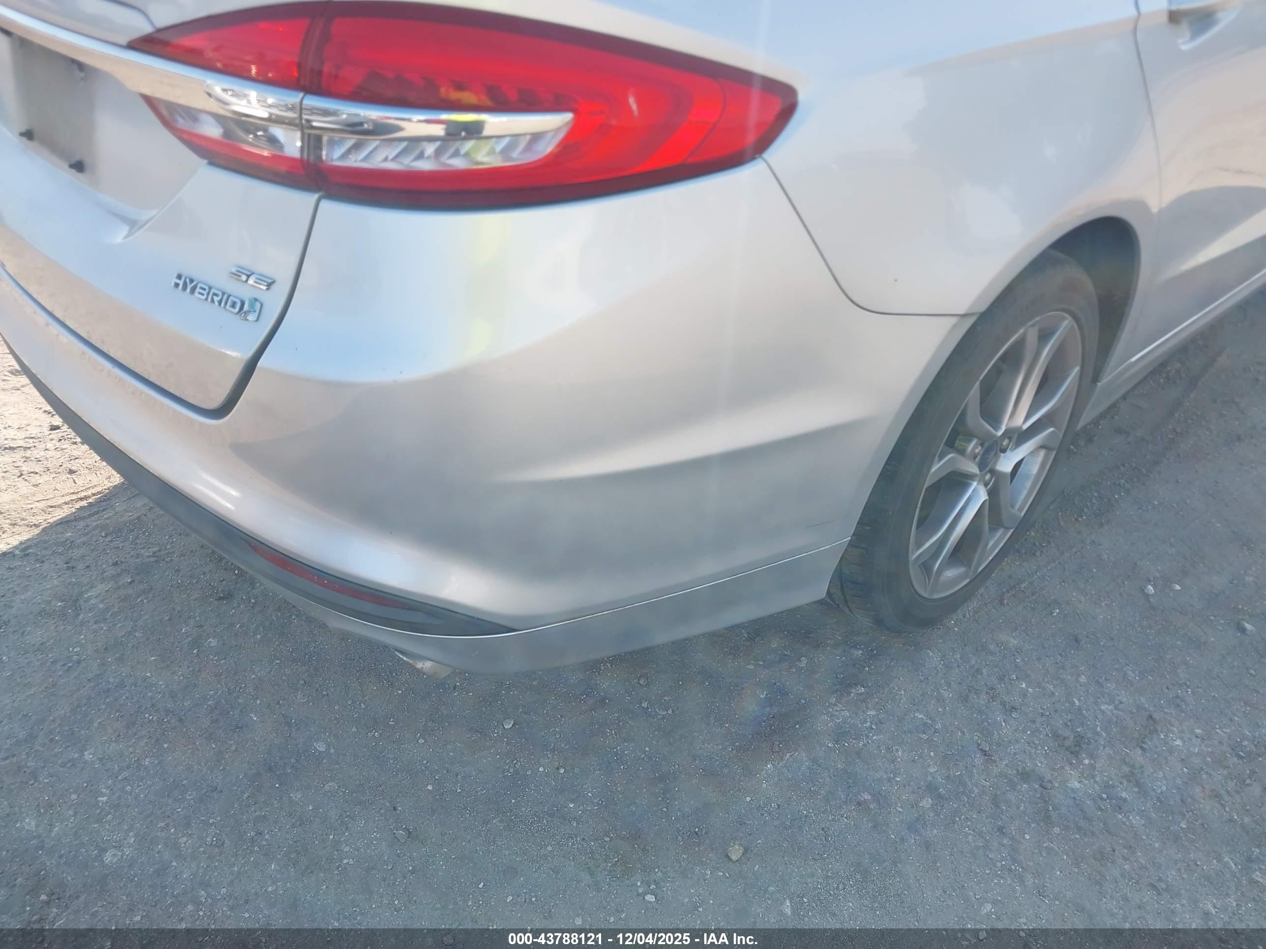 FORD FUSION image 6