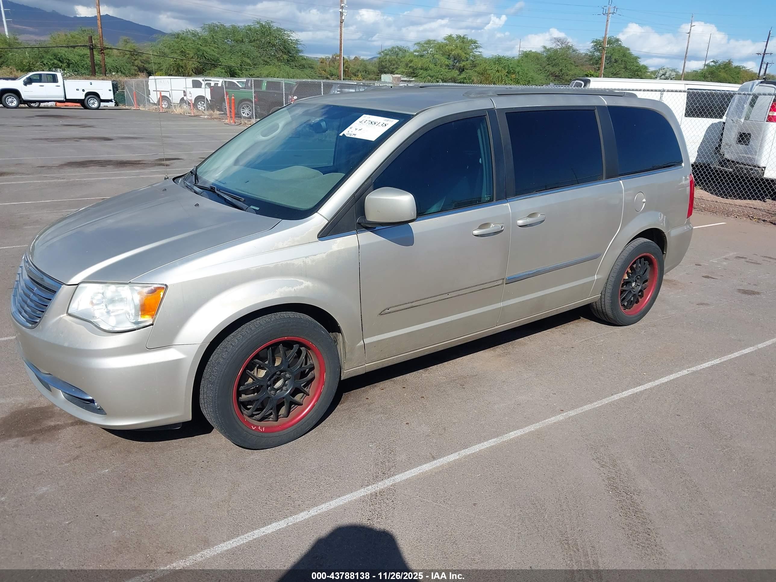 CHRYSLER TOWN image 2