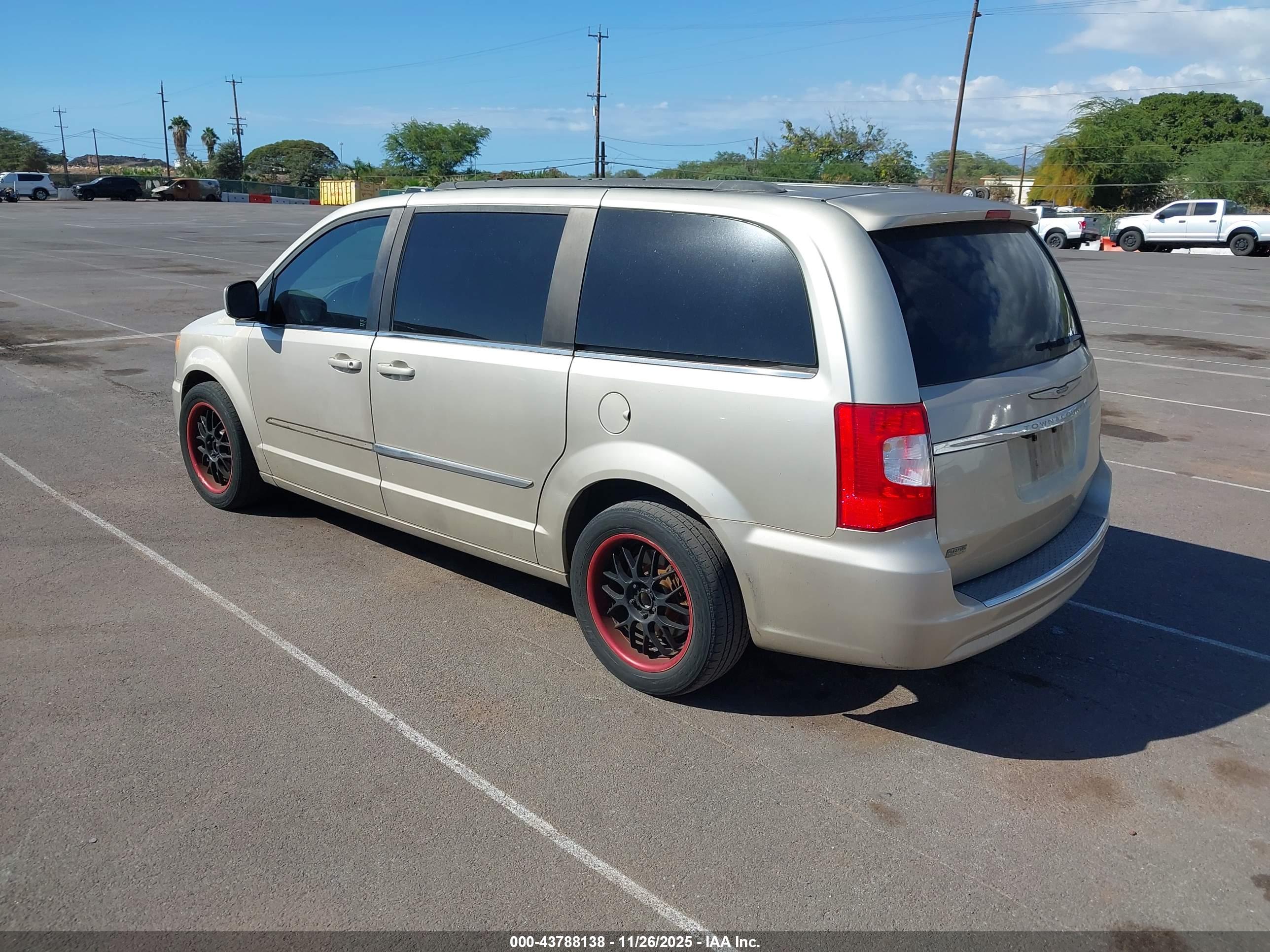 CHRYSLER TOWN image 3