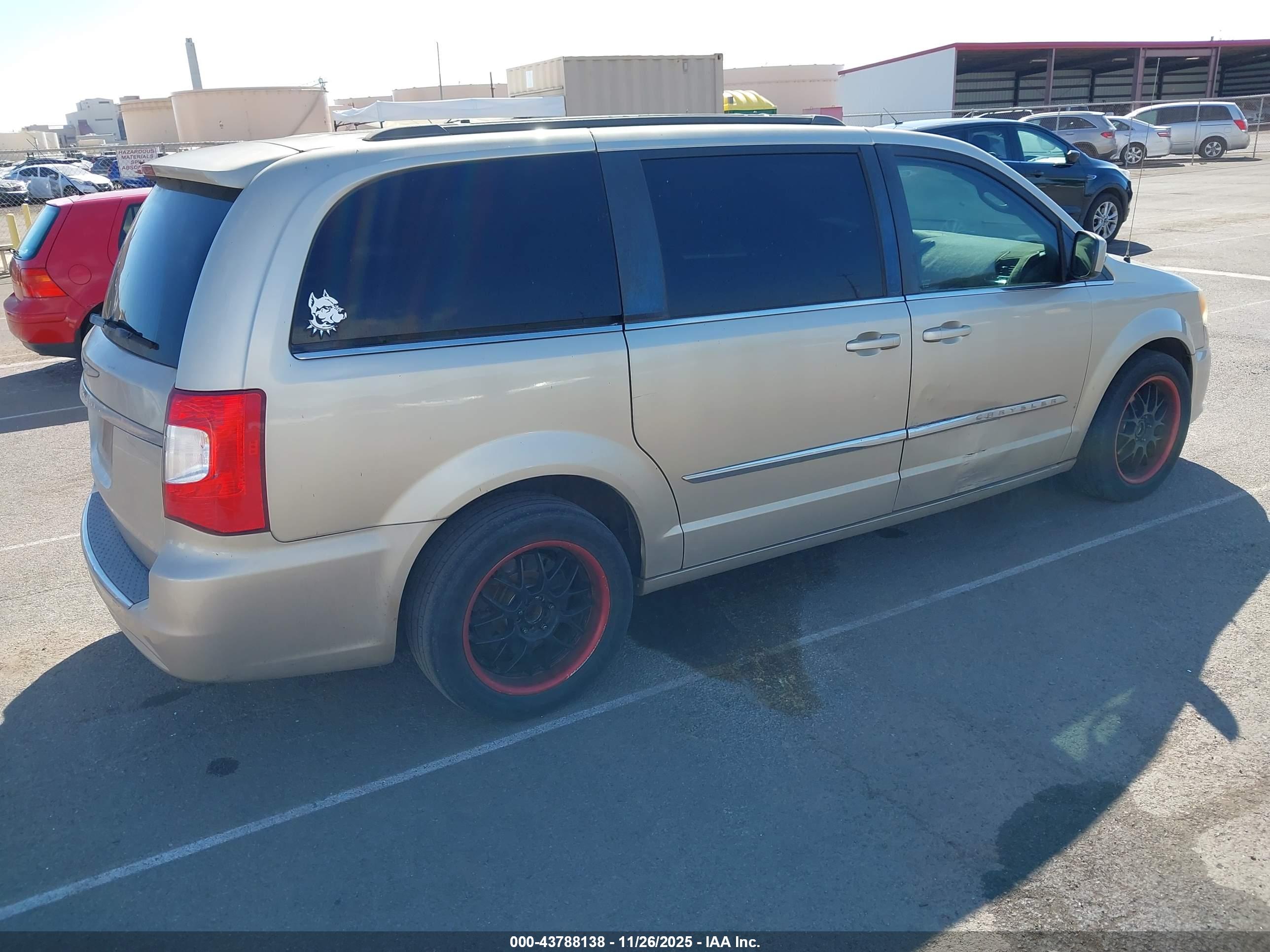 CHRYSLER TOWN image 4