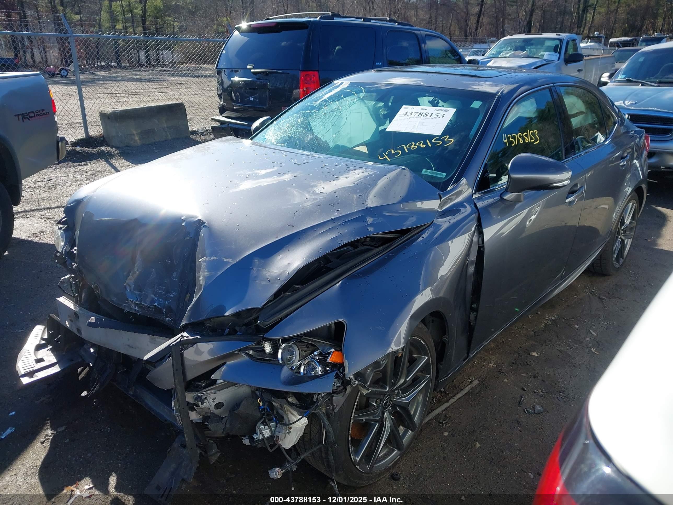 LEXUS IS image 2
