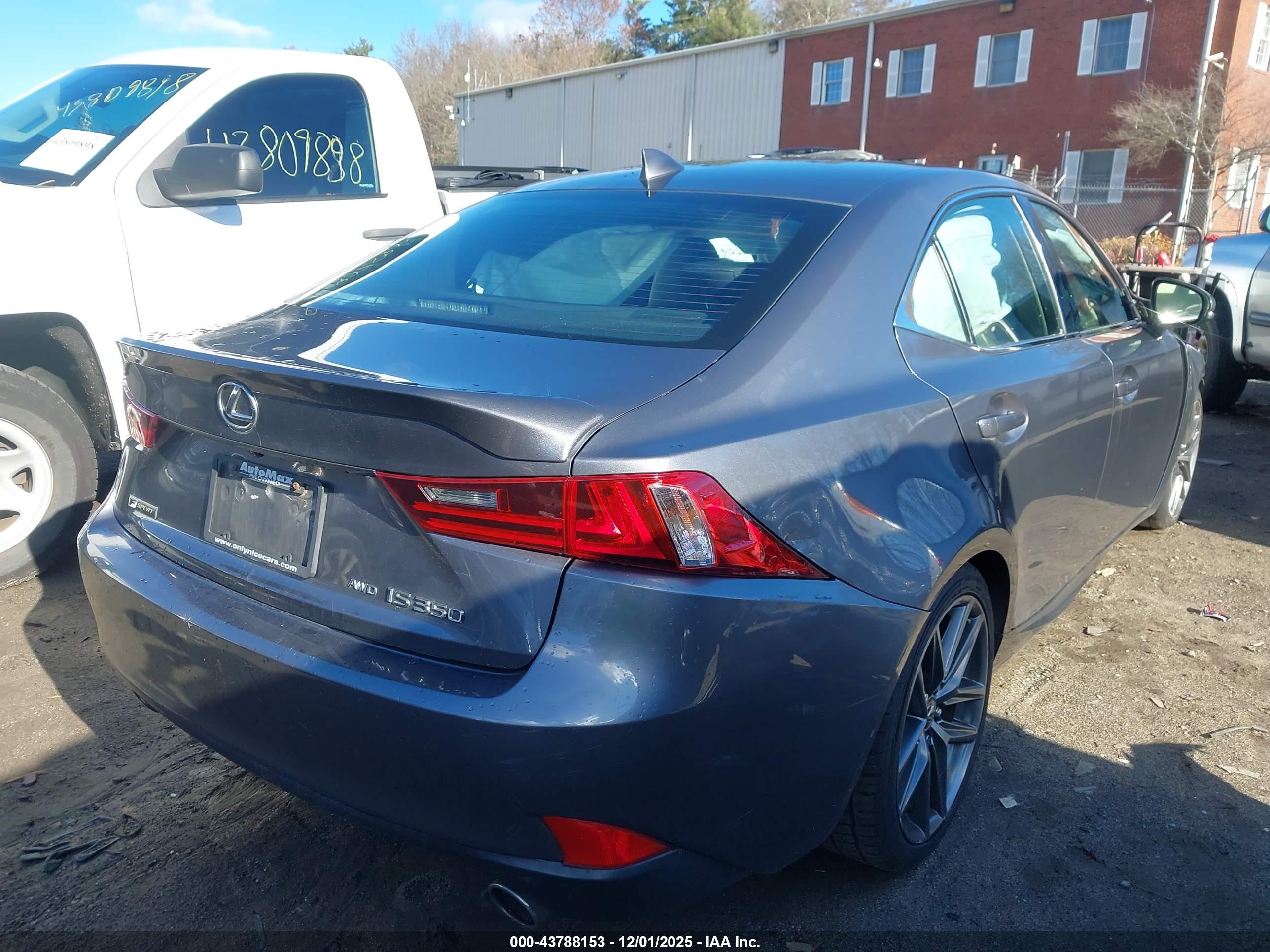 LEXUS IS image 4