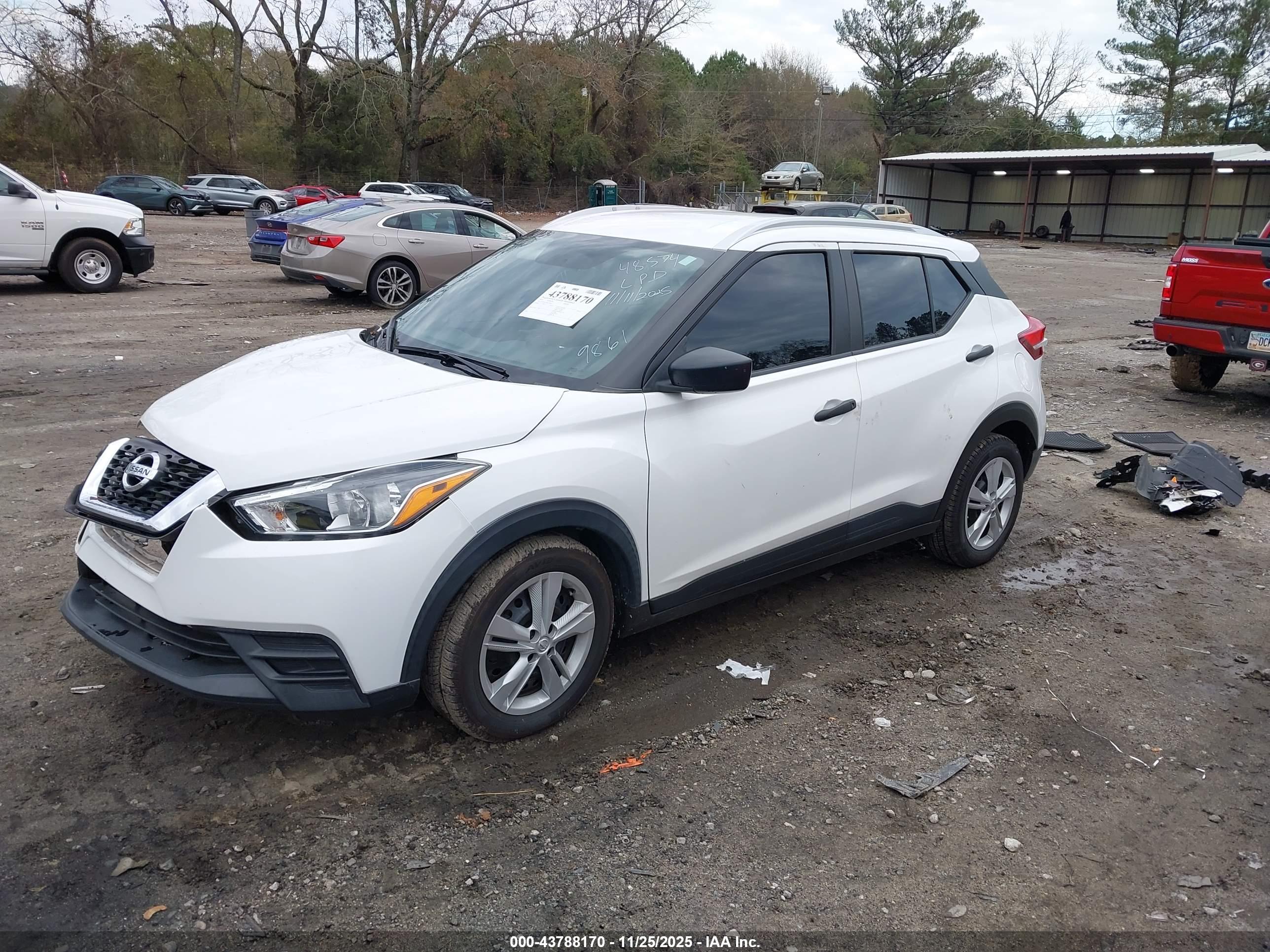 NISSAN KICKS image 2