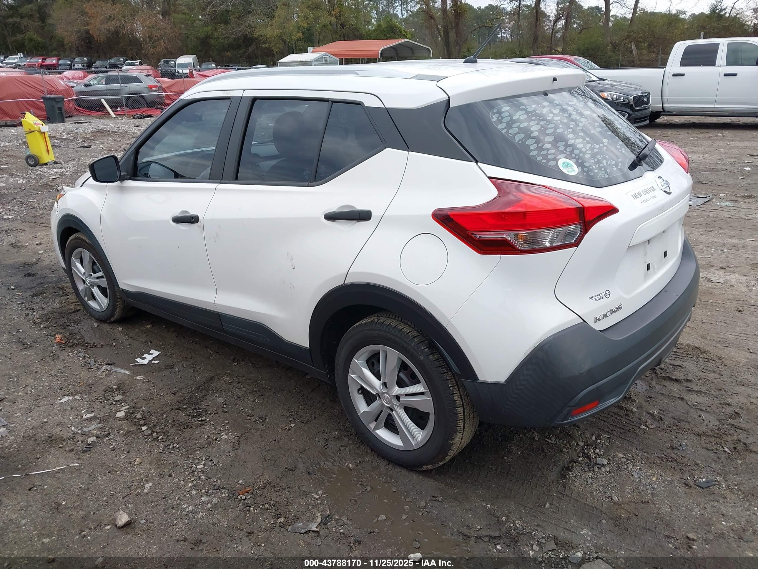 NISSAN KICKS image 3