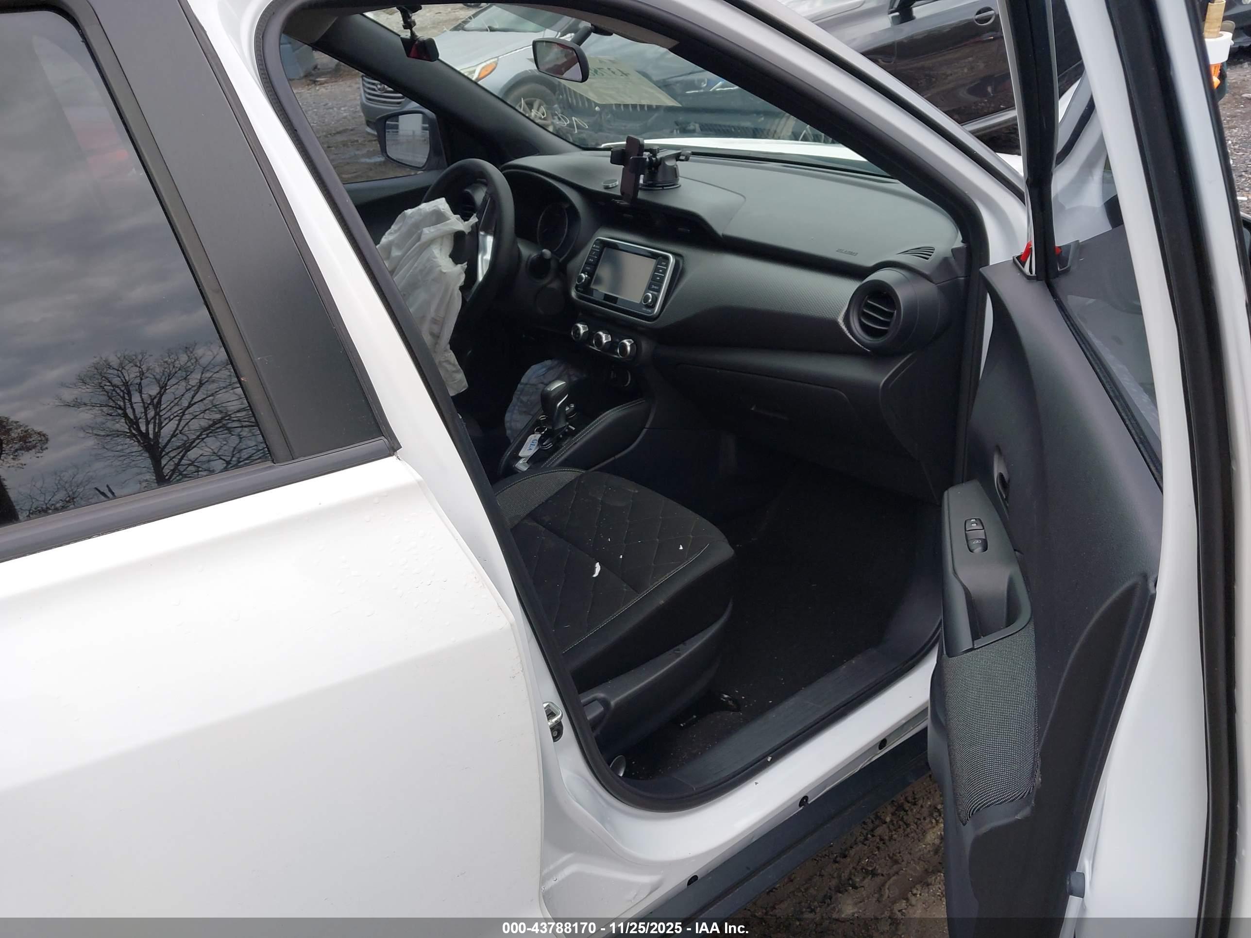 NISSAN KICKS image 5