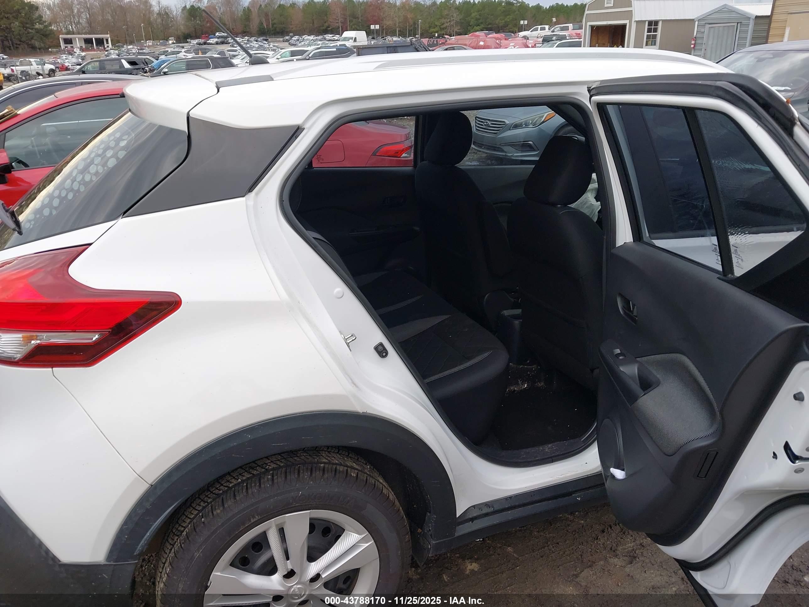 NISSAN KICKS image 8