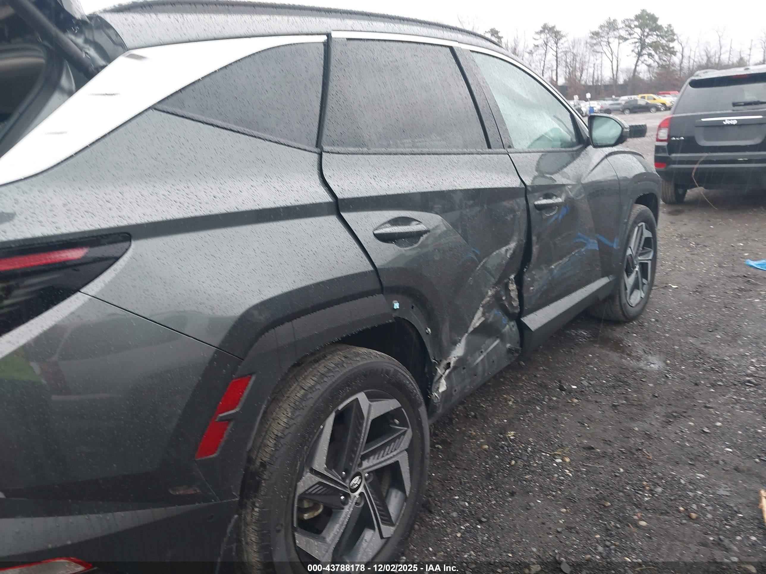 HYUNDAI TUCSON image 6