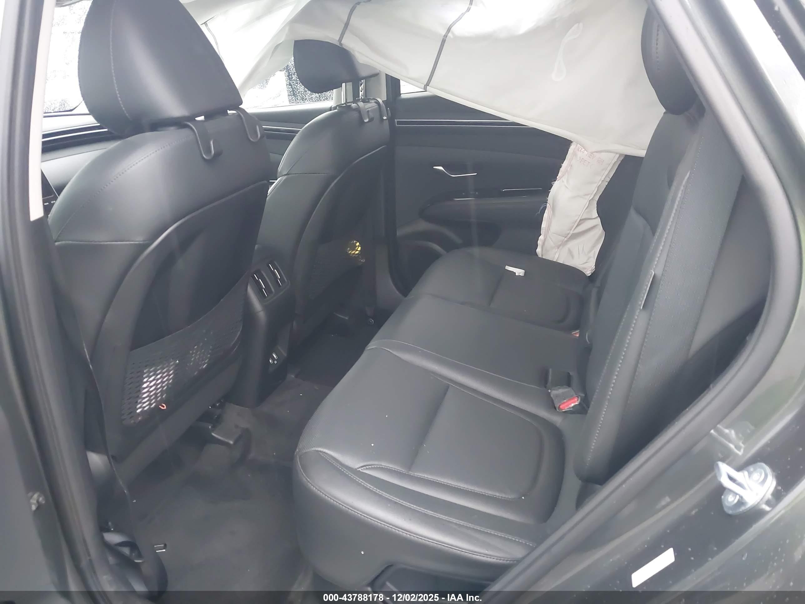 HYUNDAI TUCSON image 8