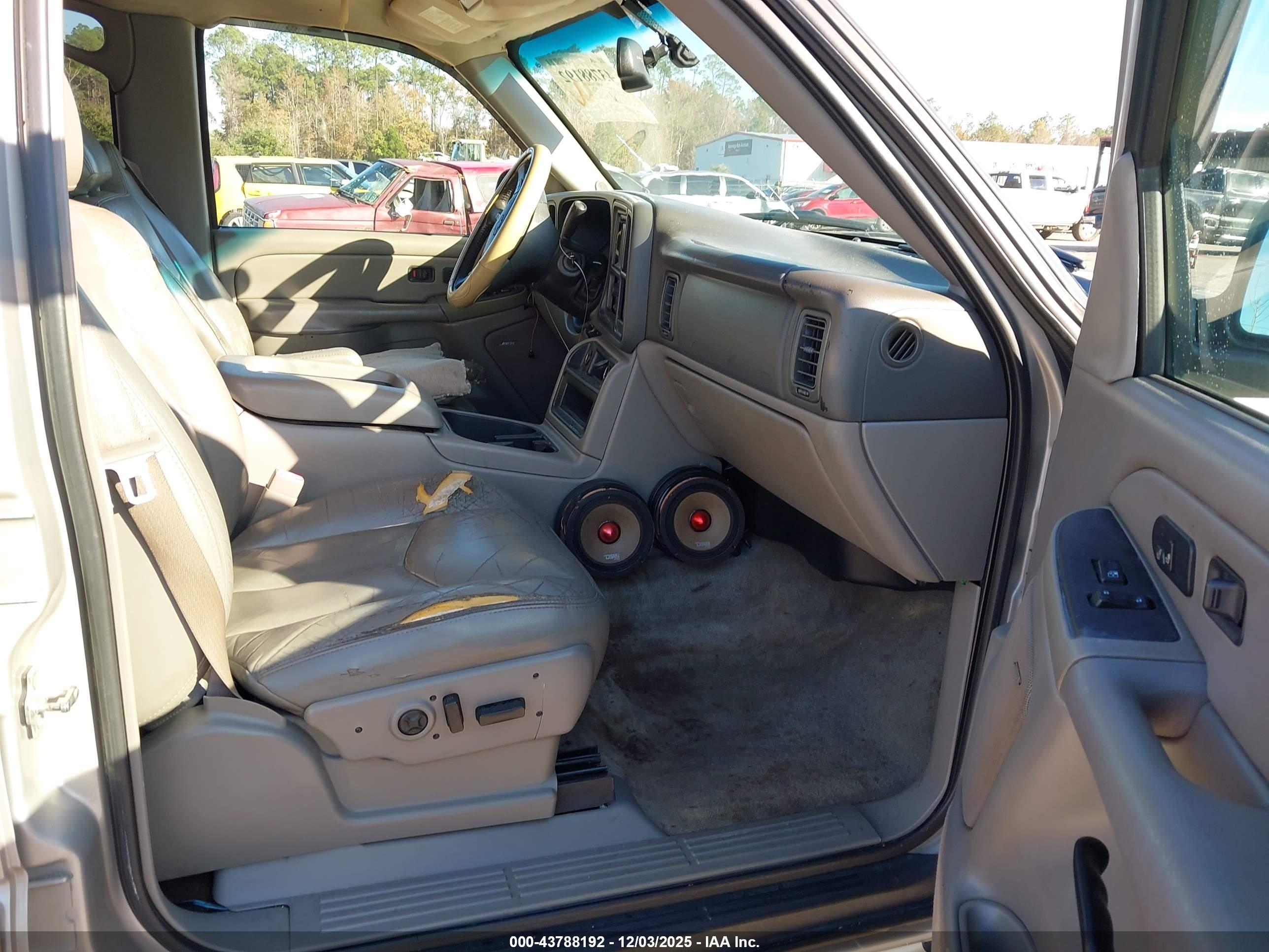 CHEVROLET TAHOE image 5