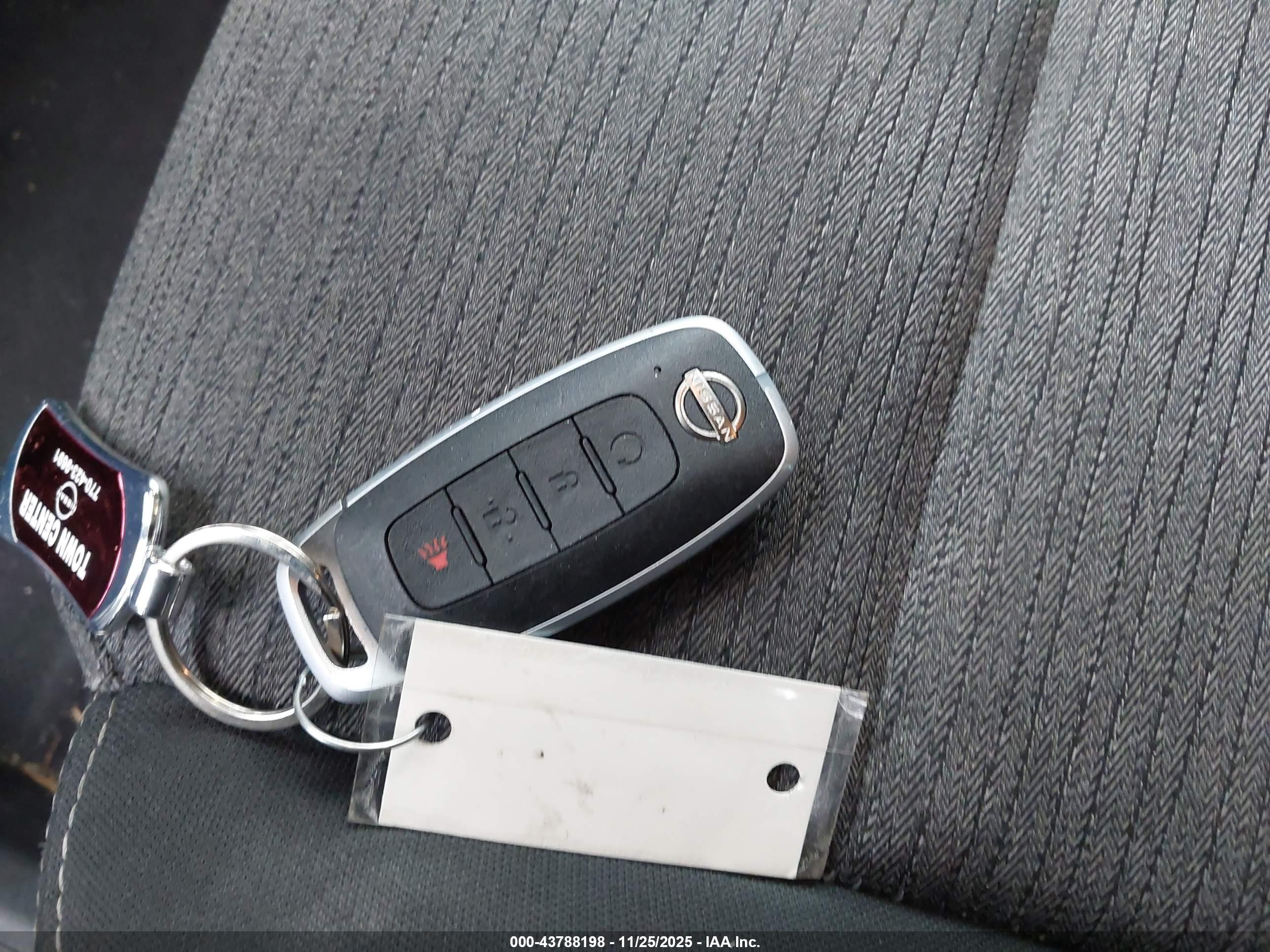NISSAN ROGUE image 11