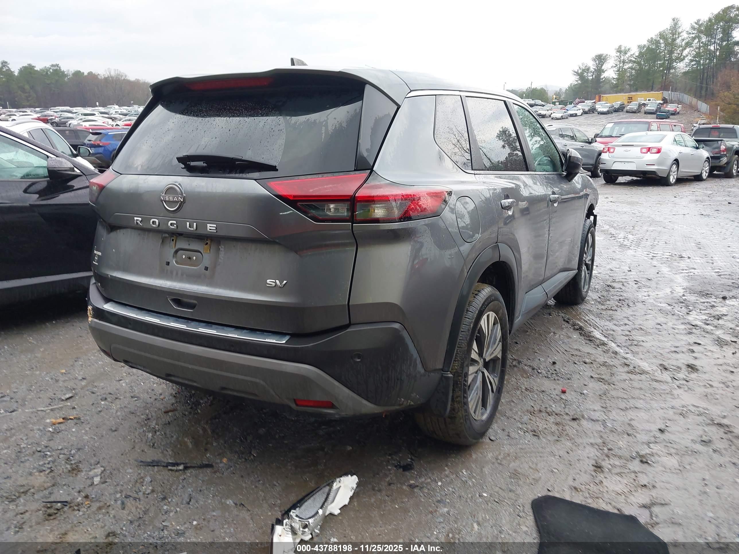 NISSAN ROGUE image 4