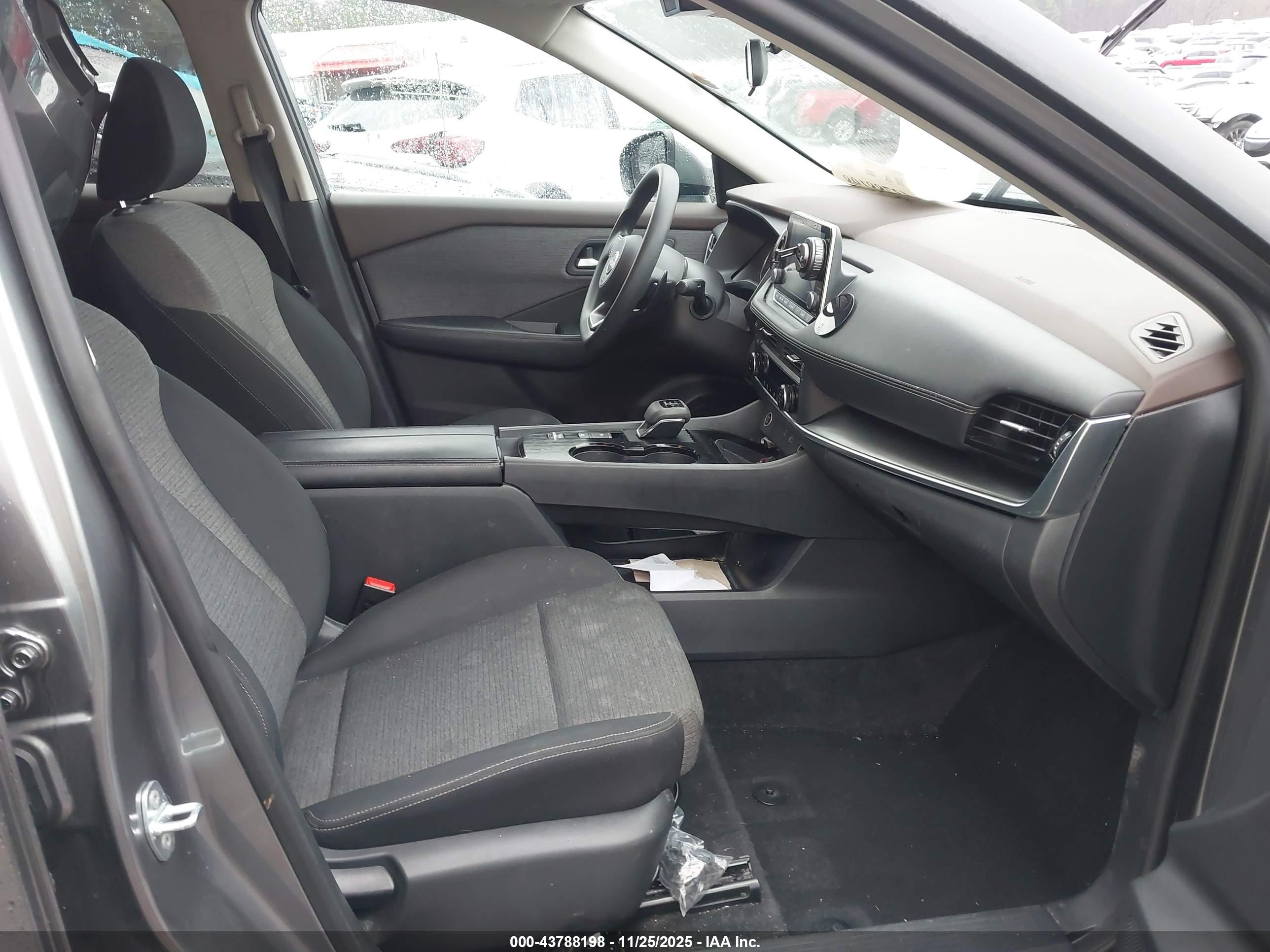 NISSAN ROGUE image 5