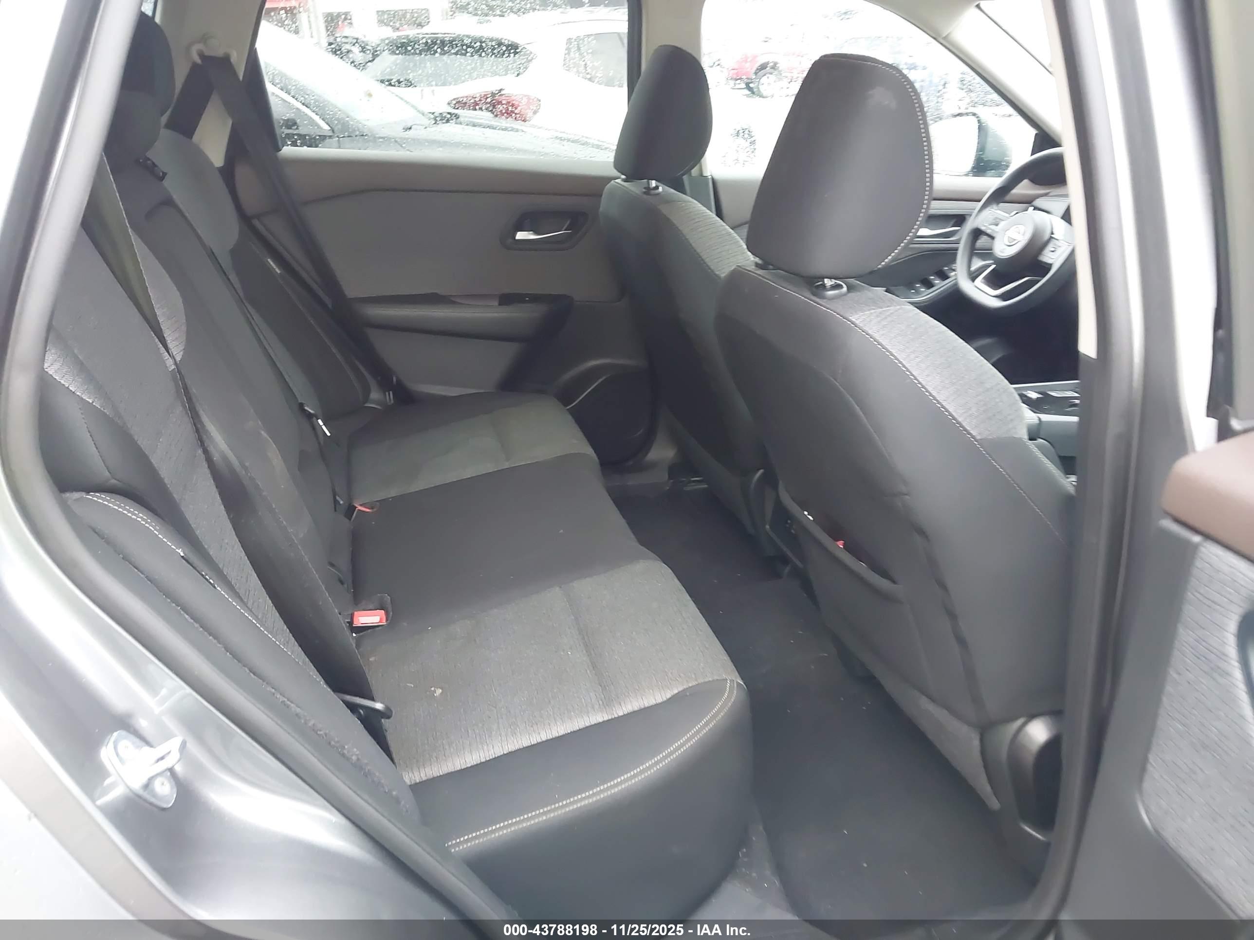 NISSAN ROGUE image 8