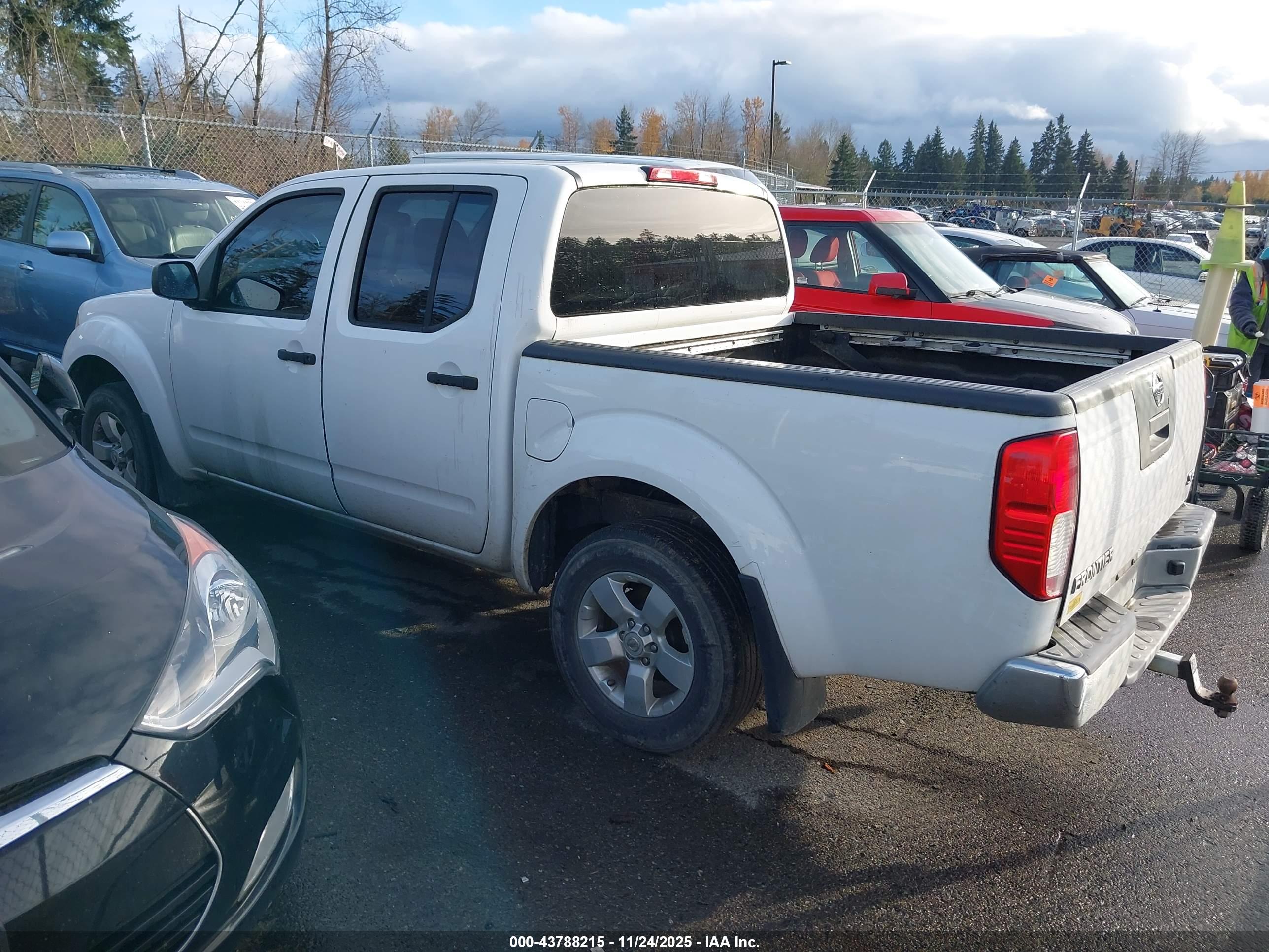 NISSAN FRONTIER image 3