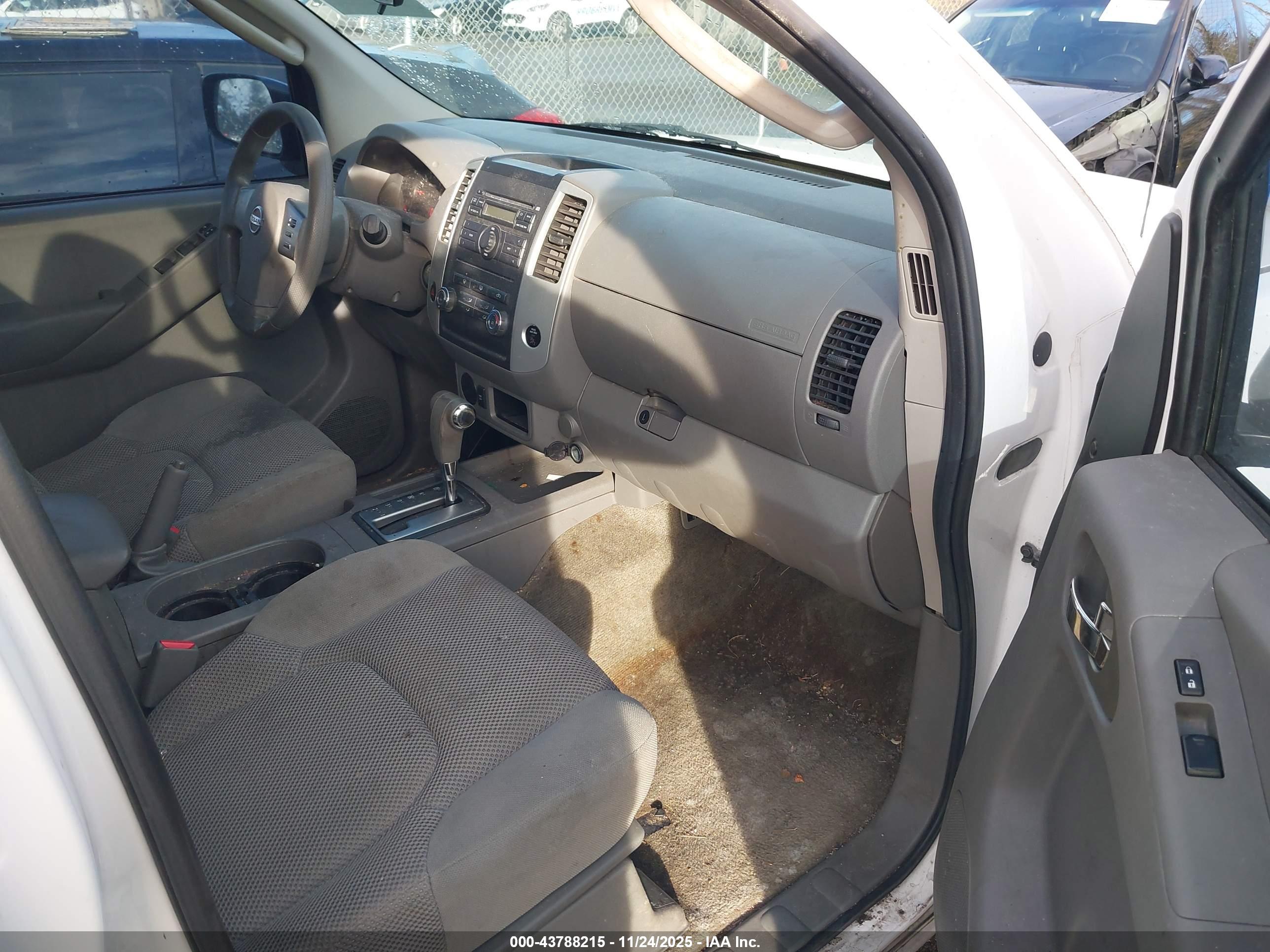 NISSAN FRONTIER image 5
