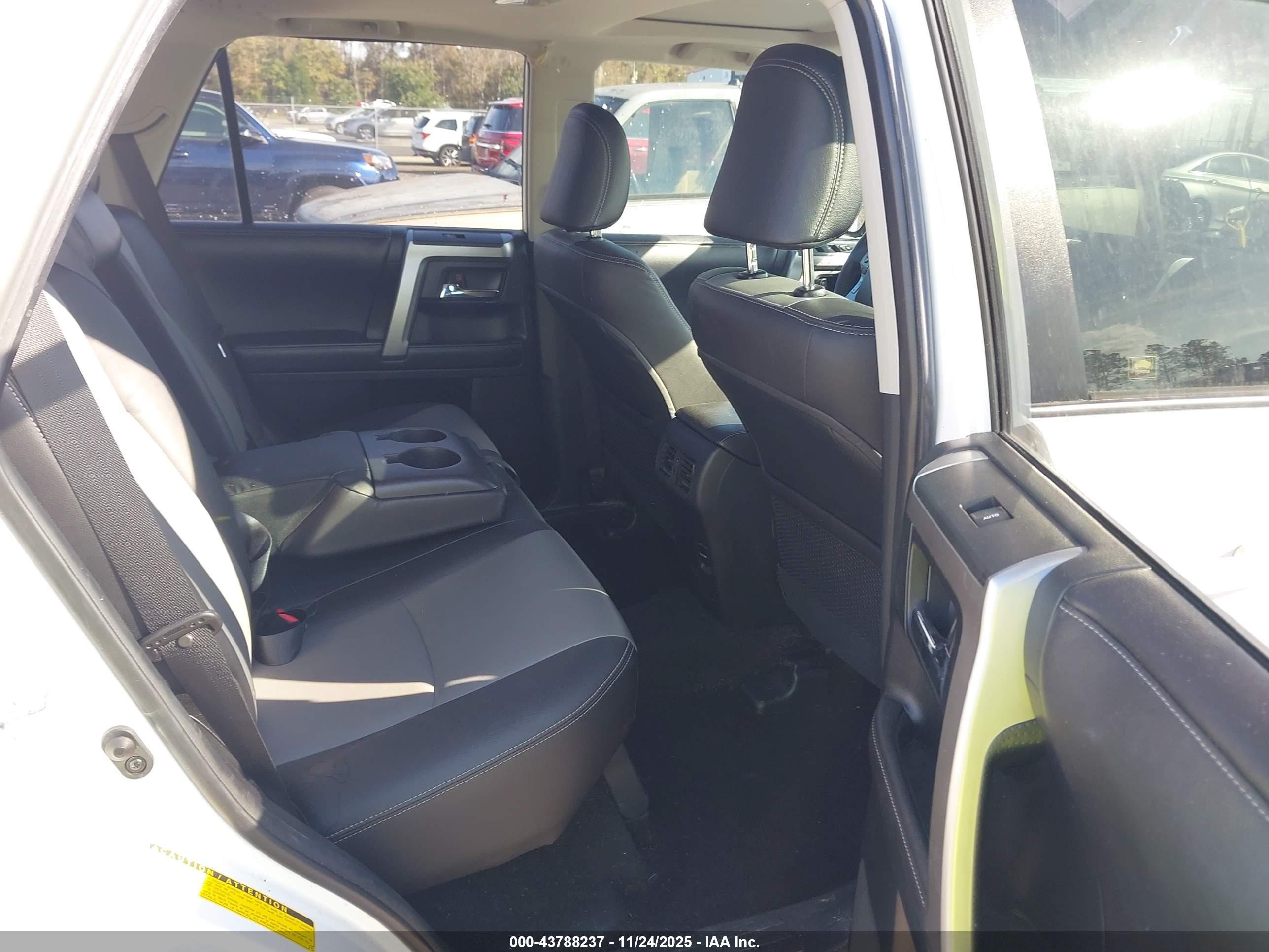 TOYOTA 4RUNNER image 8