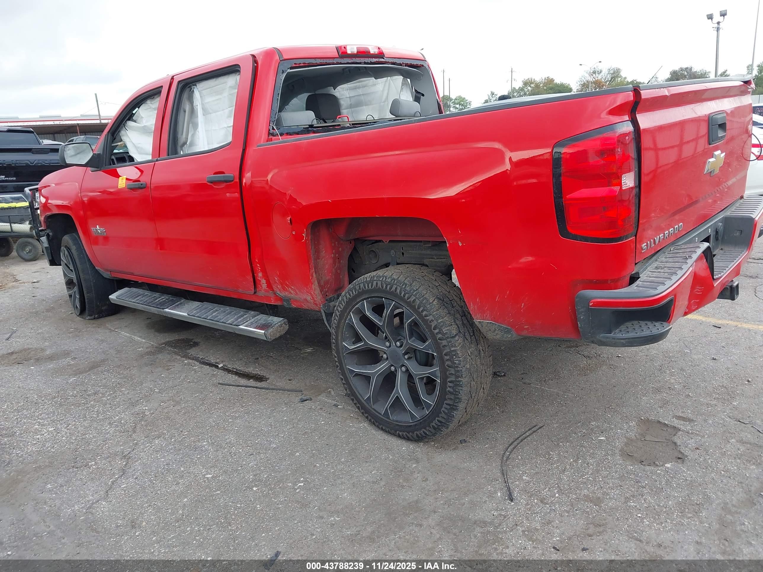 CHEVROLET SILVERADO image 3