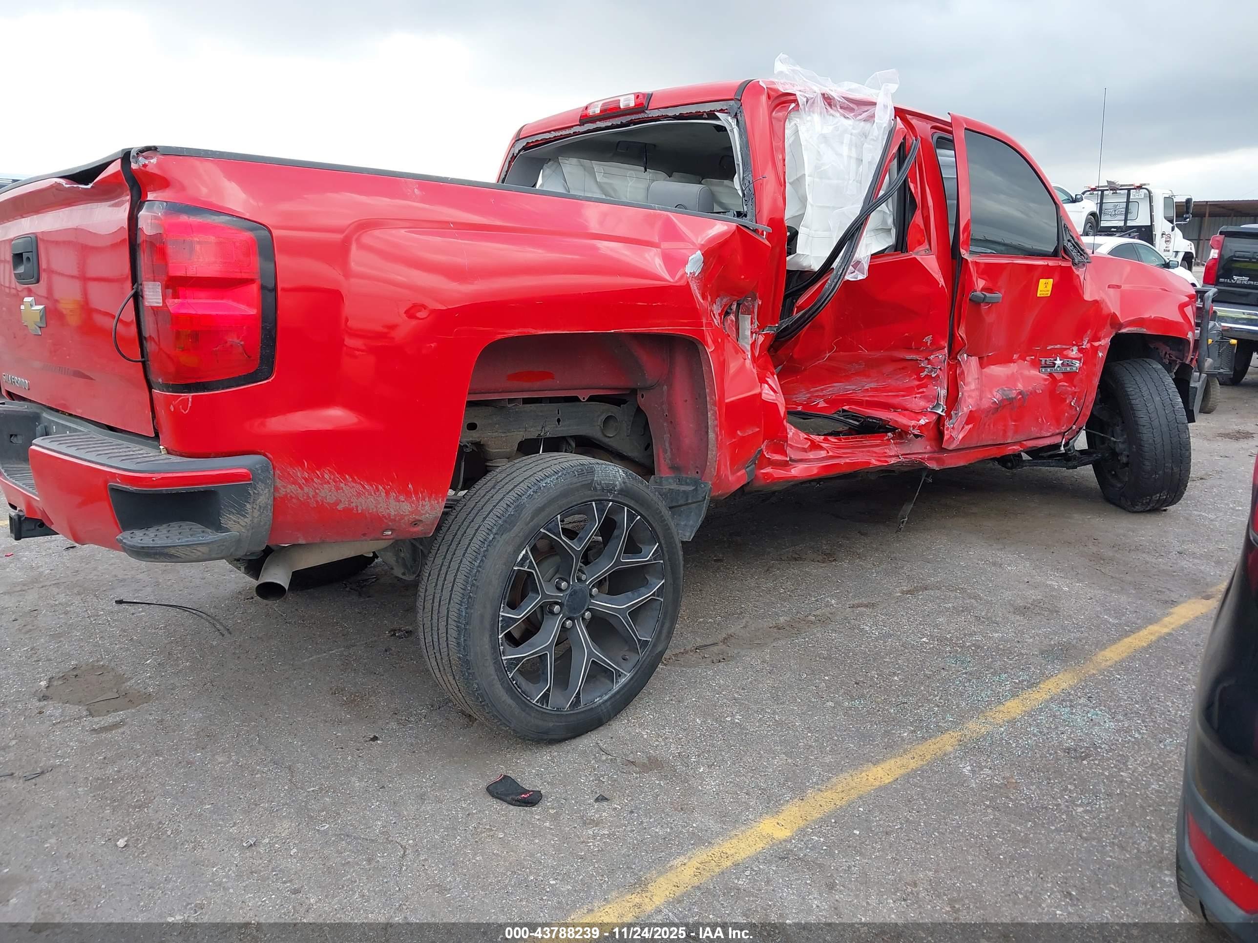 CHEVROLET SILVERADO image 4