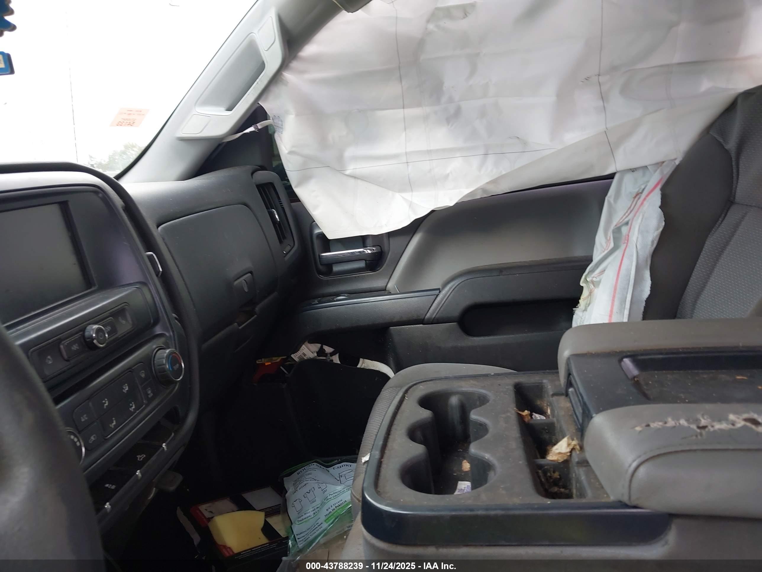 CHEVROLET SILVERADO image 5