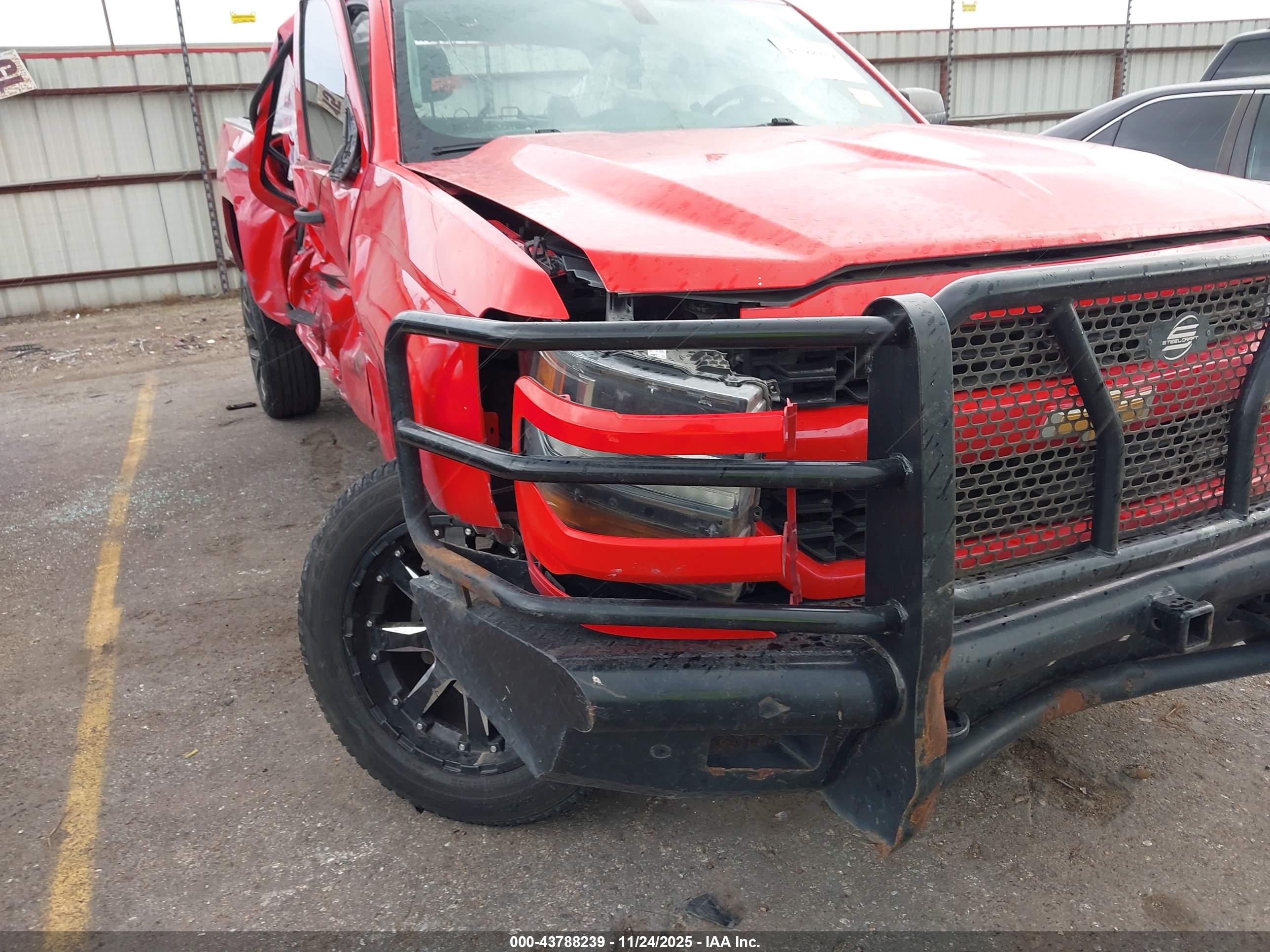 CHEVROLET SILVERADO image 6