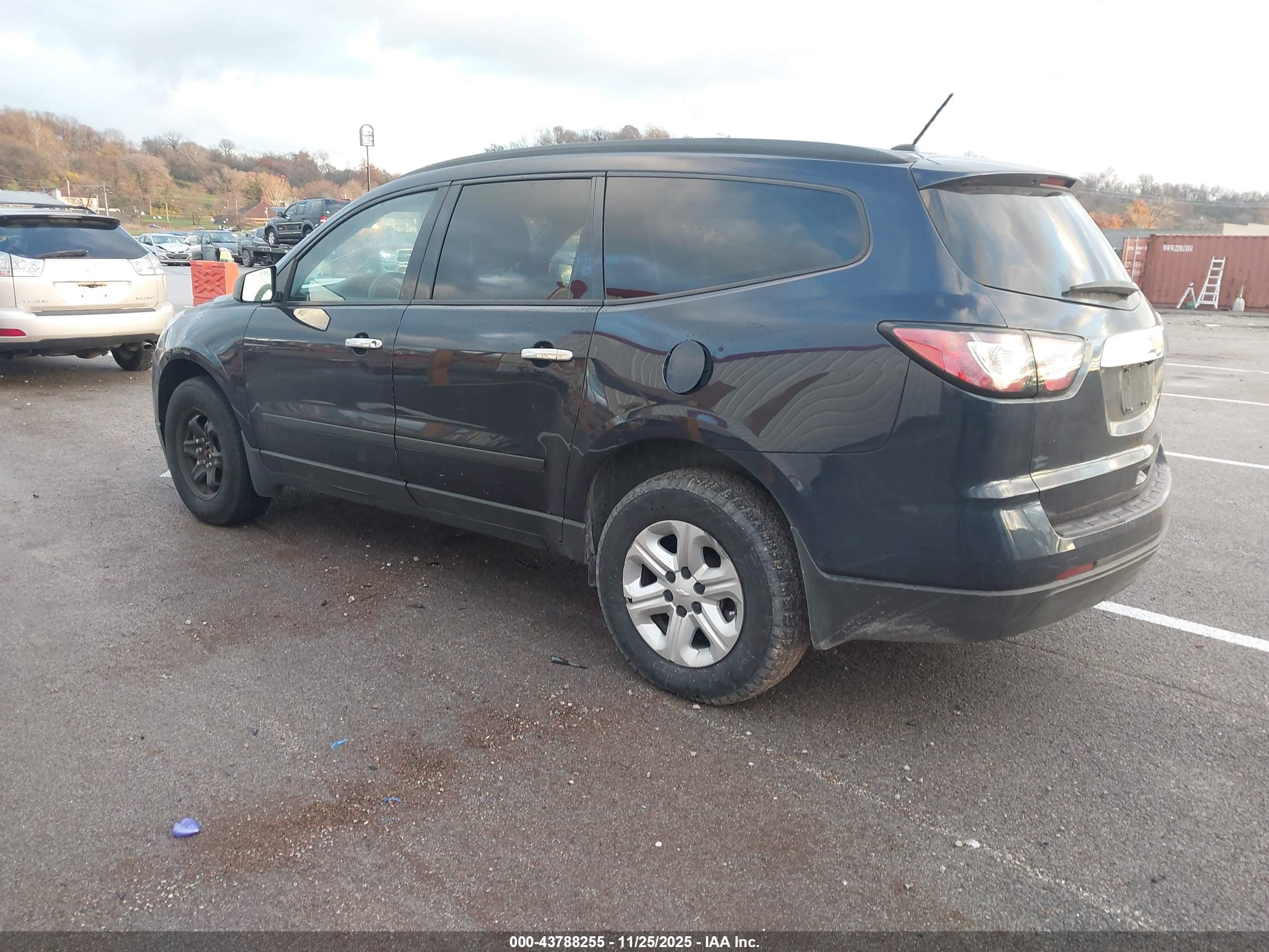 CHEVROLET TRAVERSE image 3
