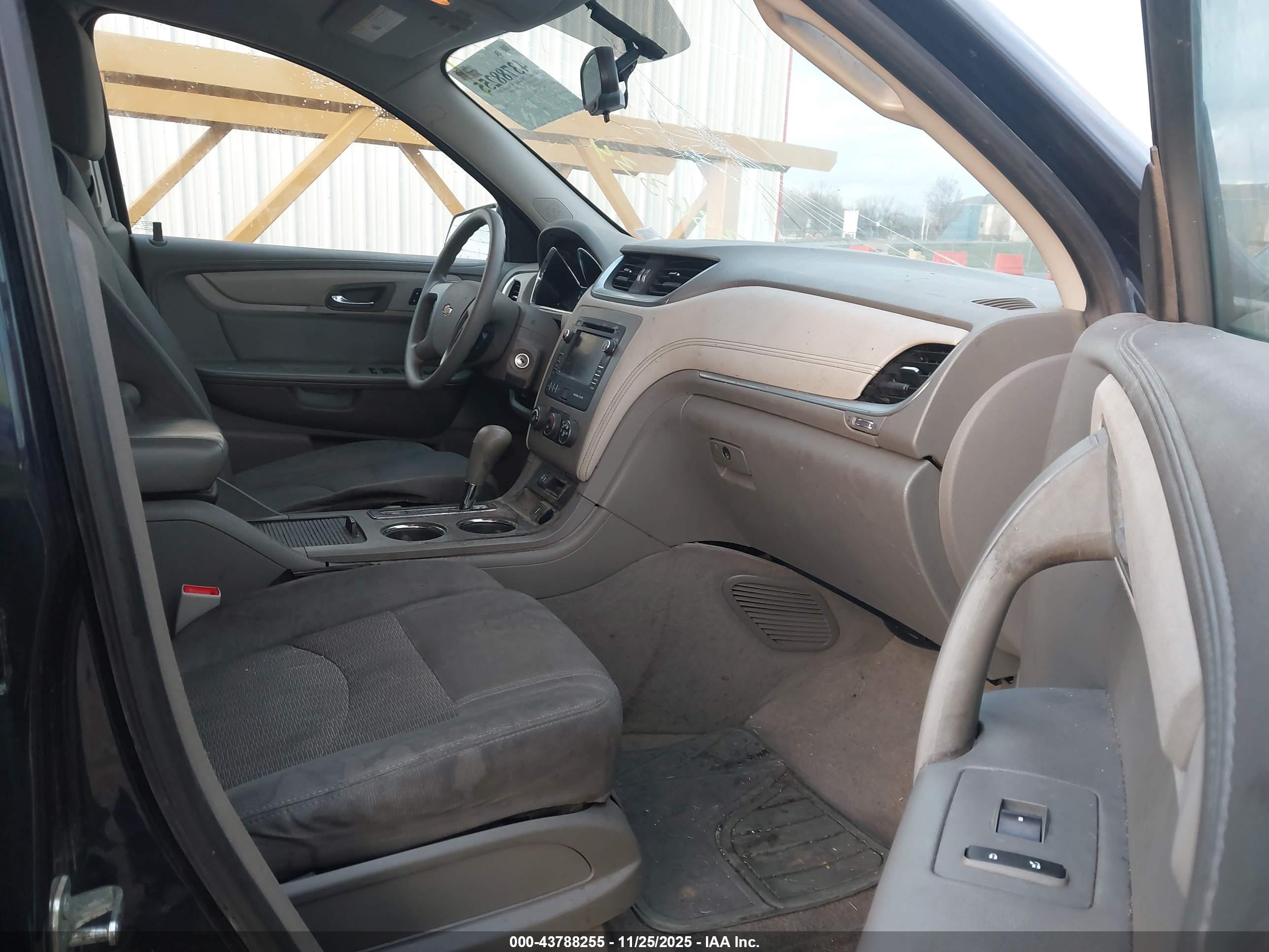CHEVROLET TRAVERSE image 5
