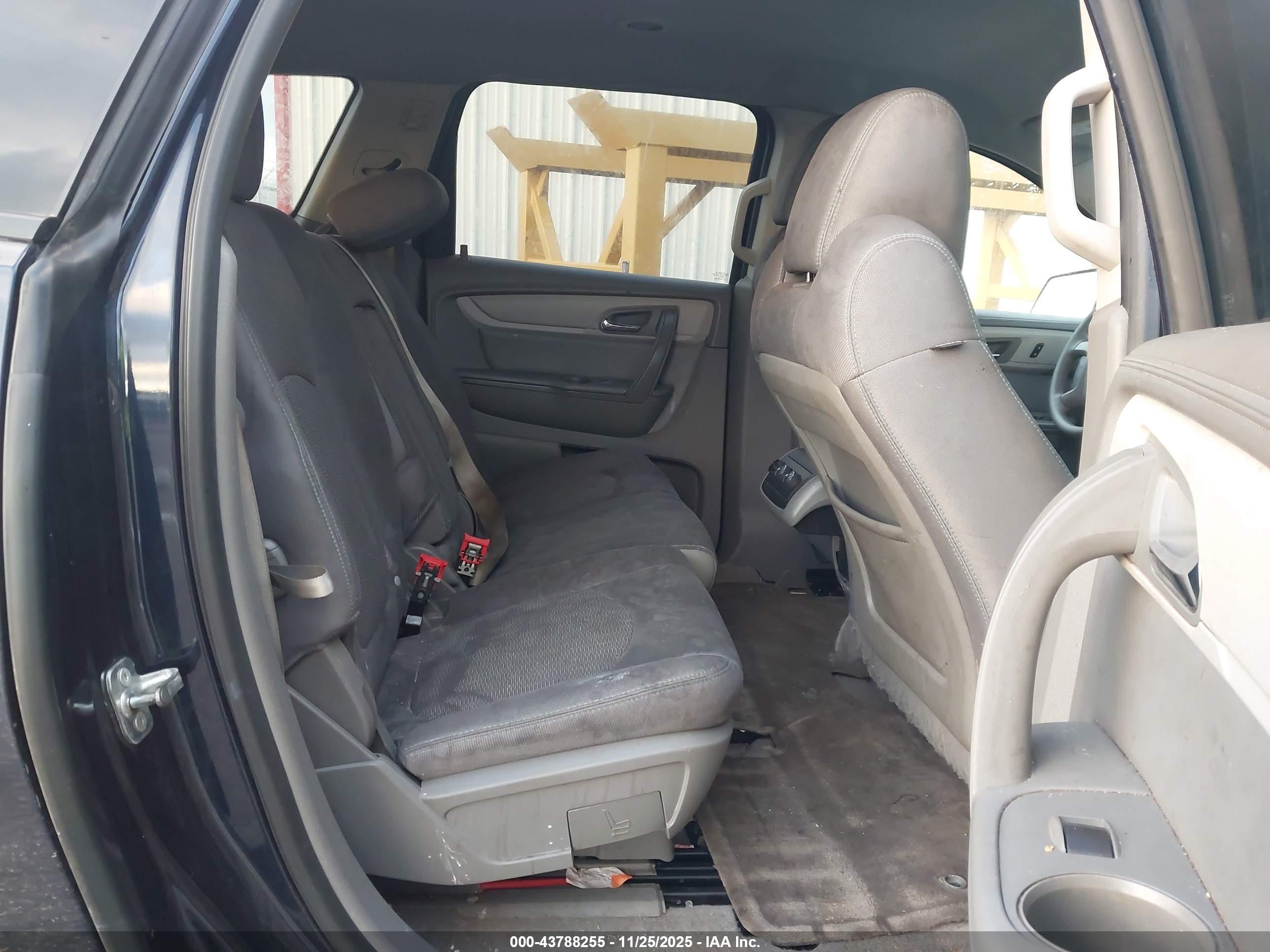 CHEVROLET TRAVERSE image 8