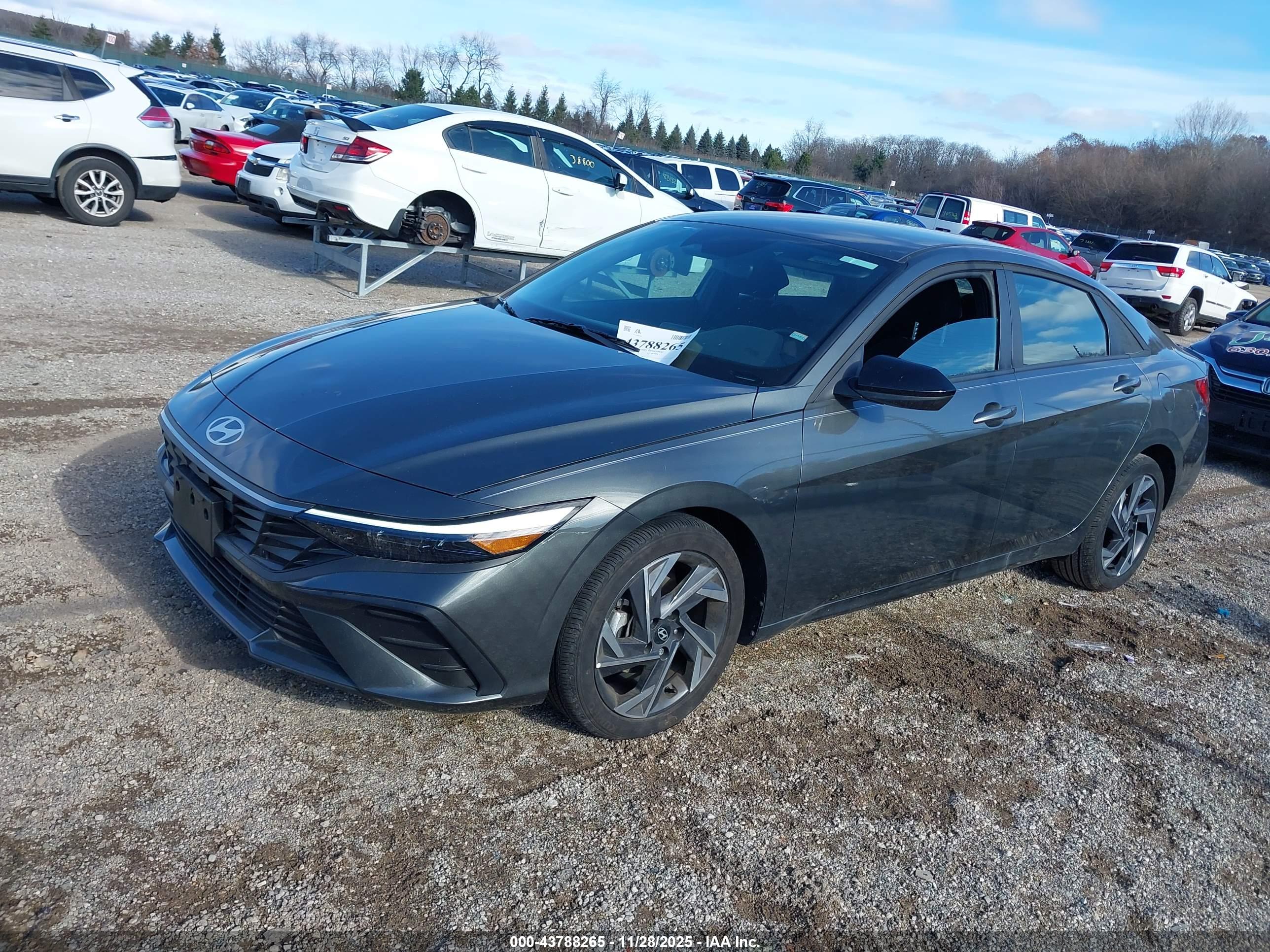 HYUNDAI ELANTRA image 2
