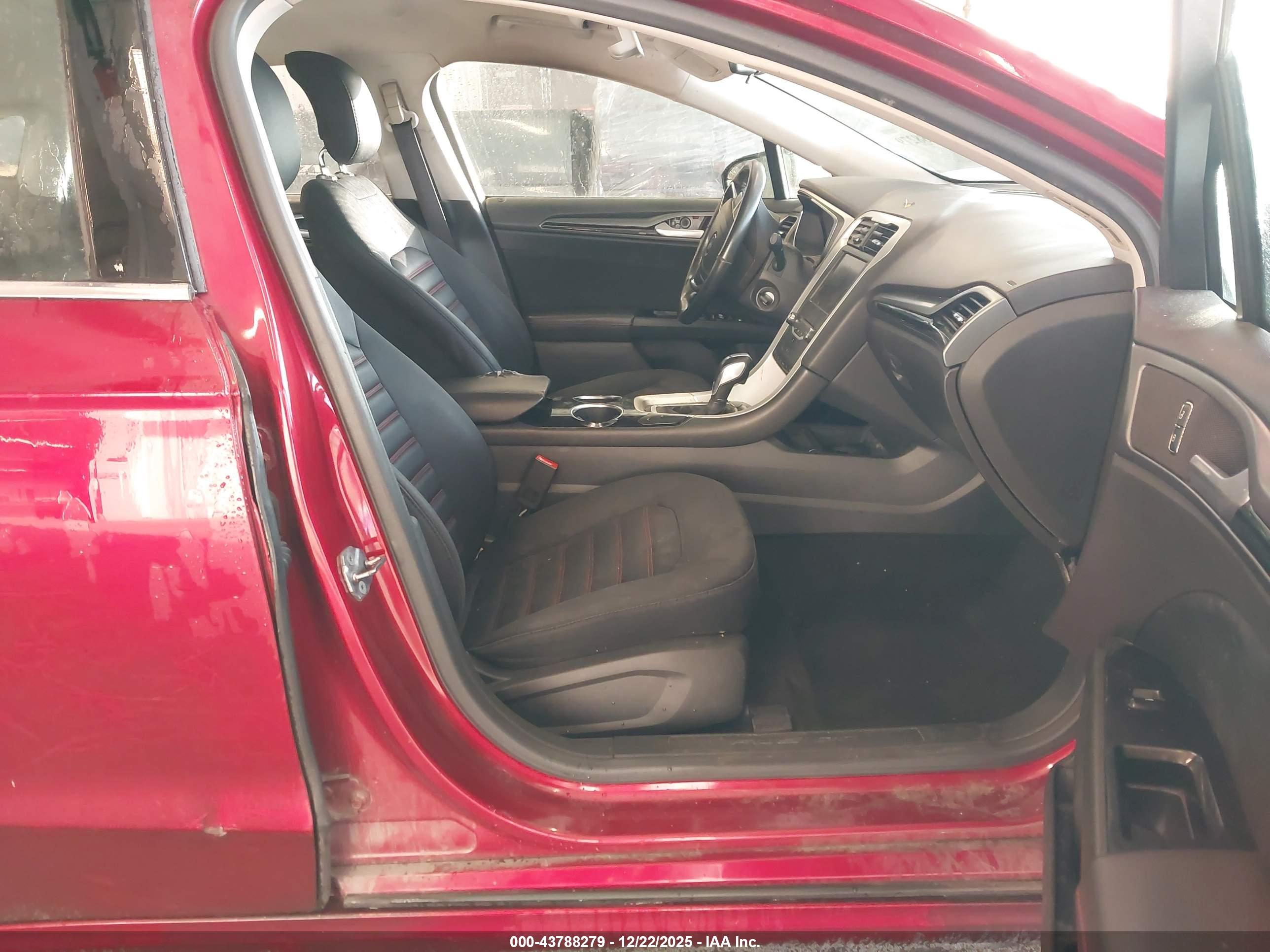 FORD FUSION image 5