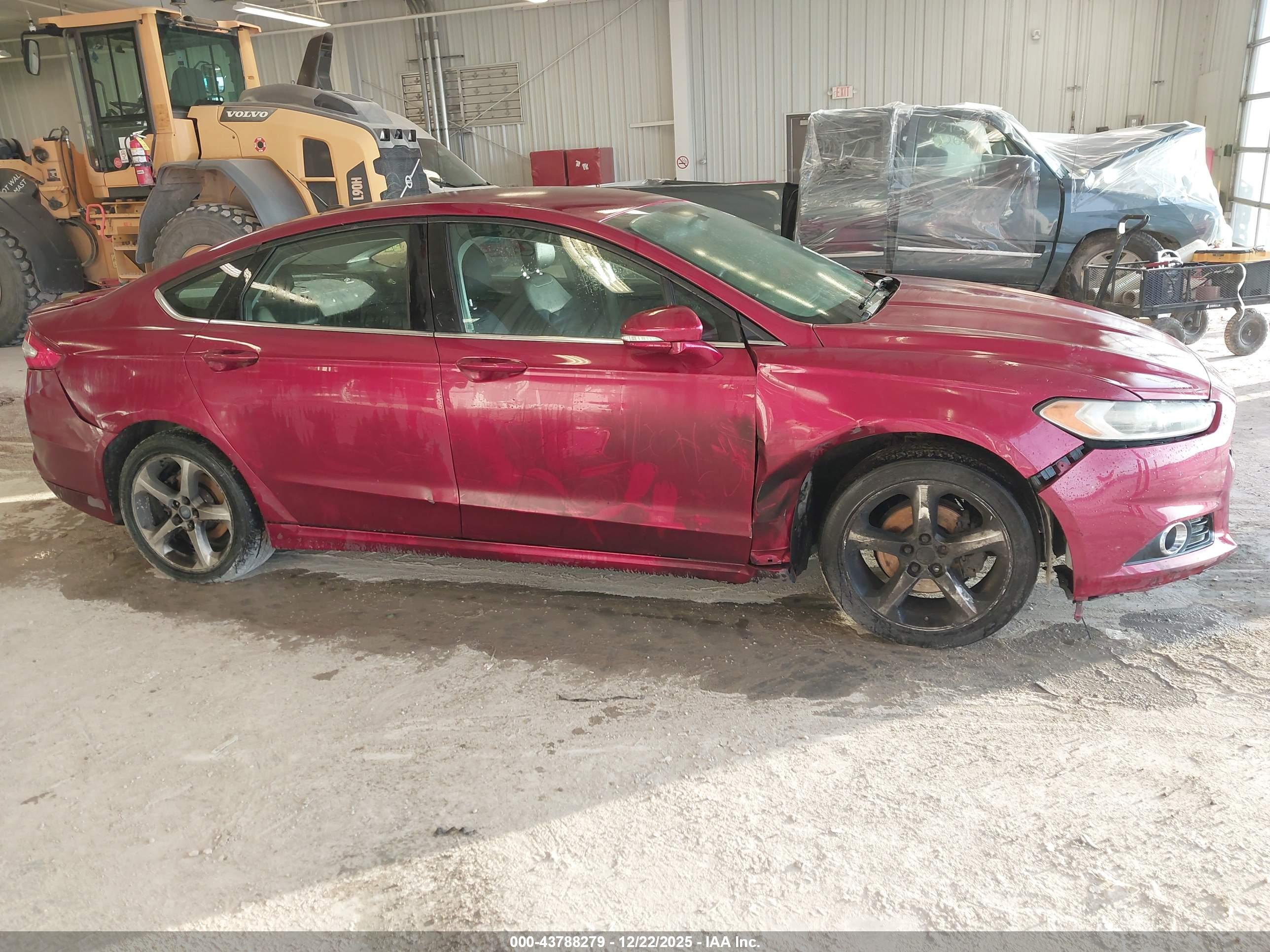FORD FUSION image 6