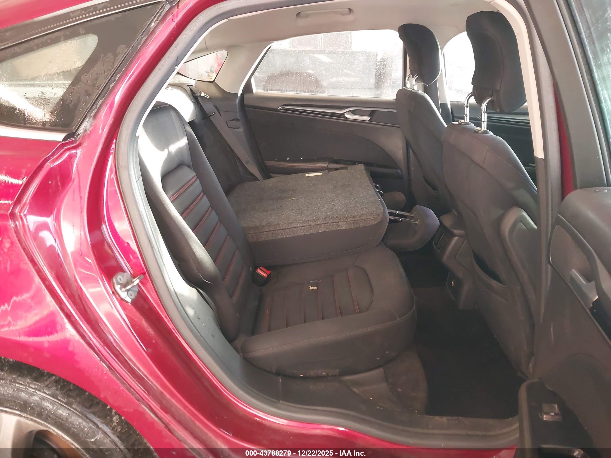 FORD FUSION image 8
