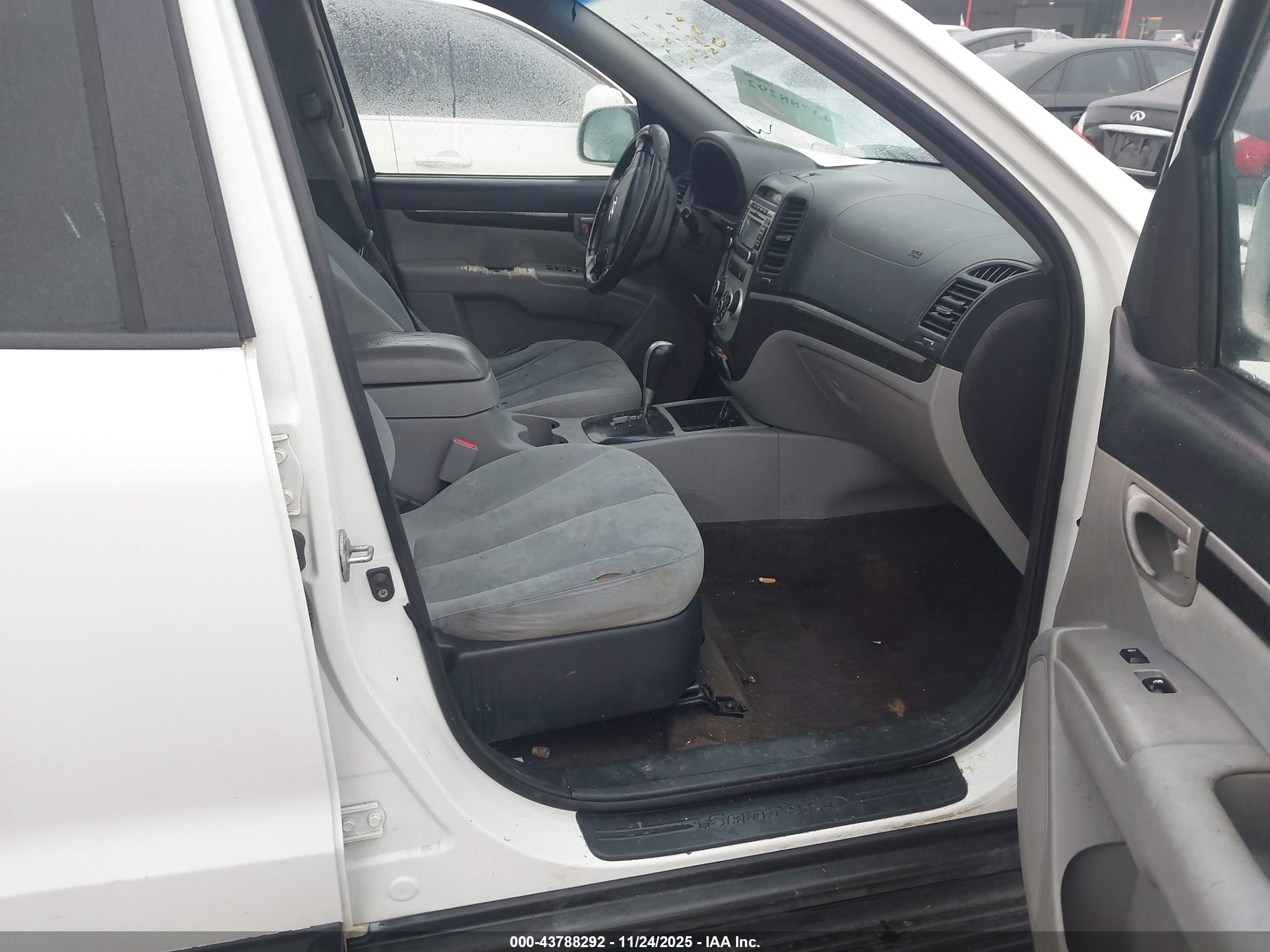 HYUNDAI SANTA image 5
