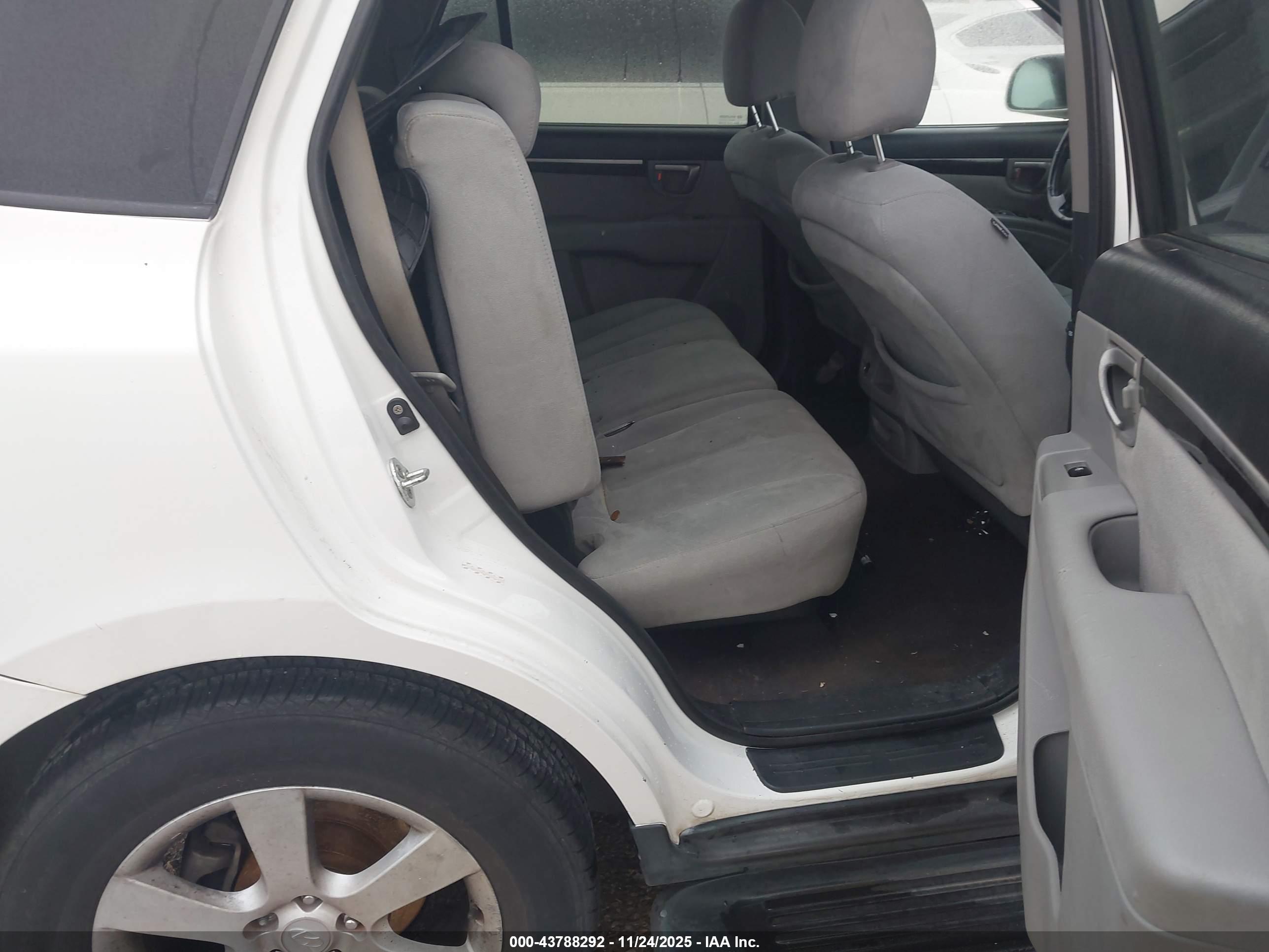 HYUNDAI SANTA image 8