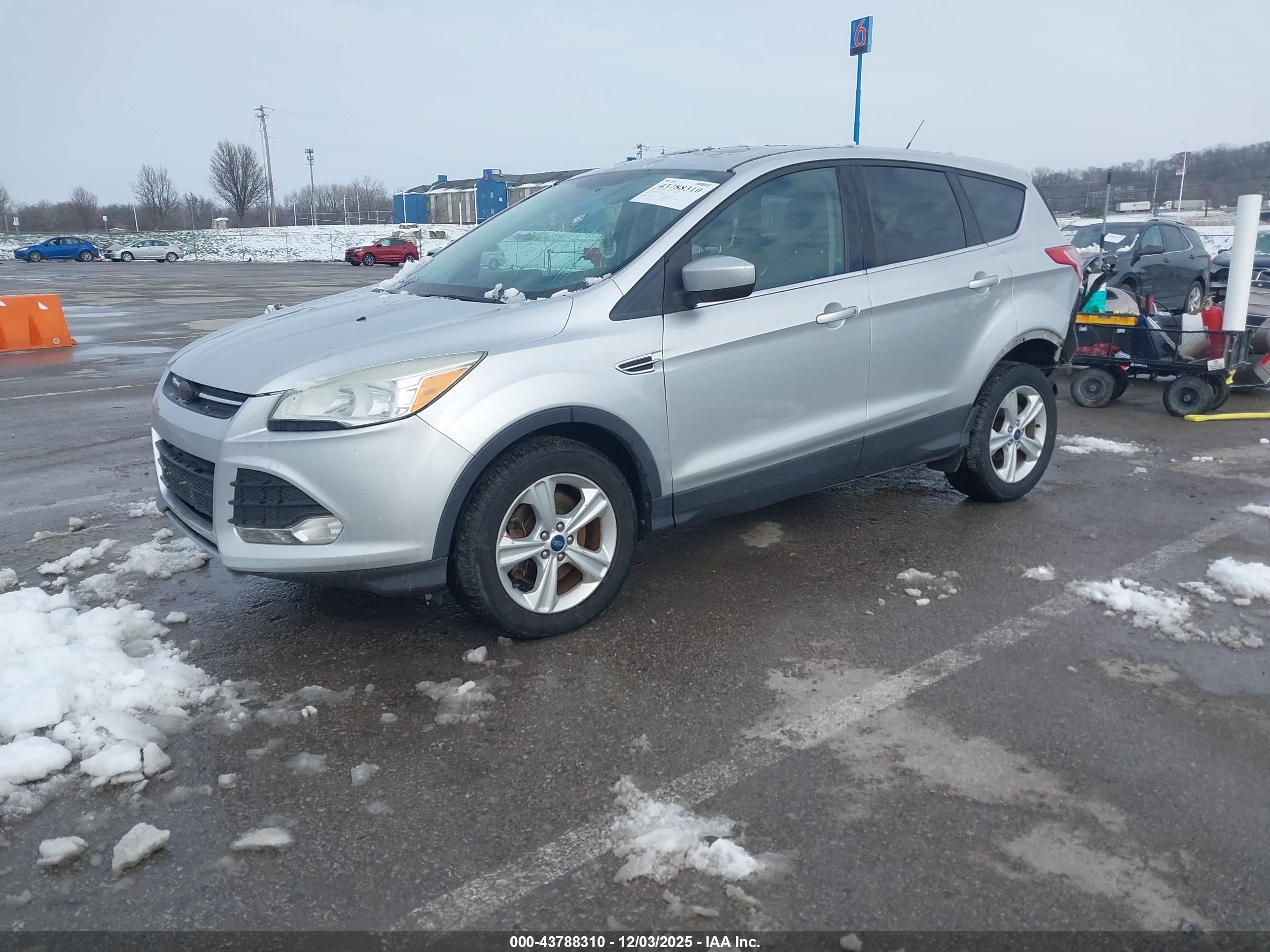 FORD ESCAPE image 2