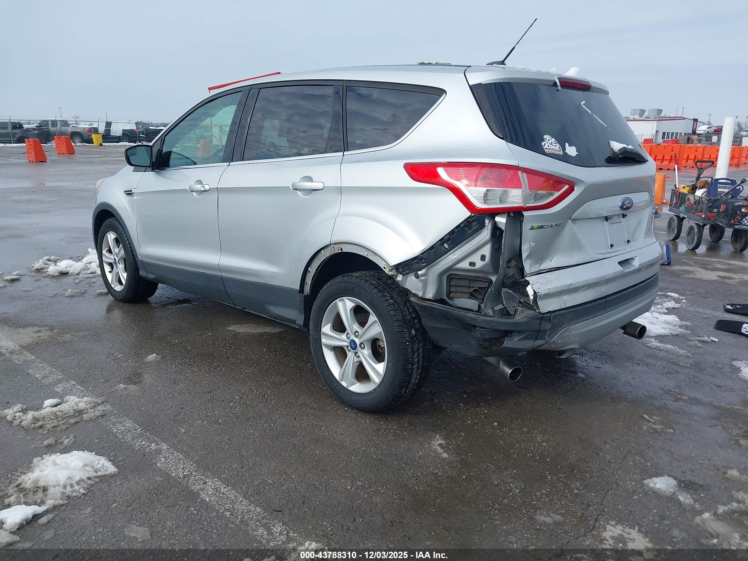 FORD ESCAPE image 3