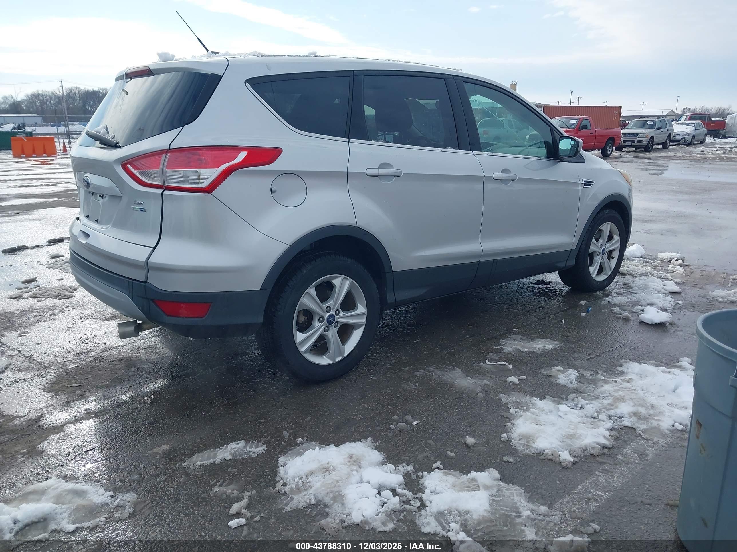 FORD ESCAPE image 4