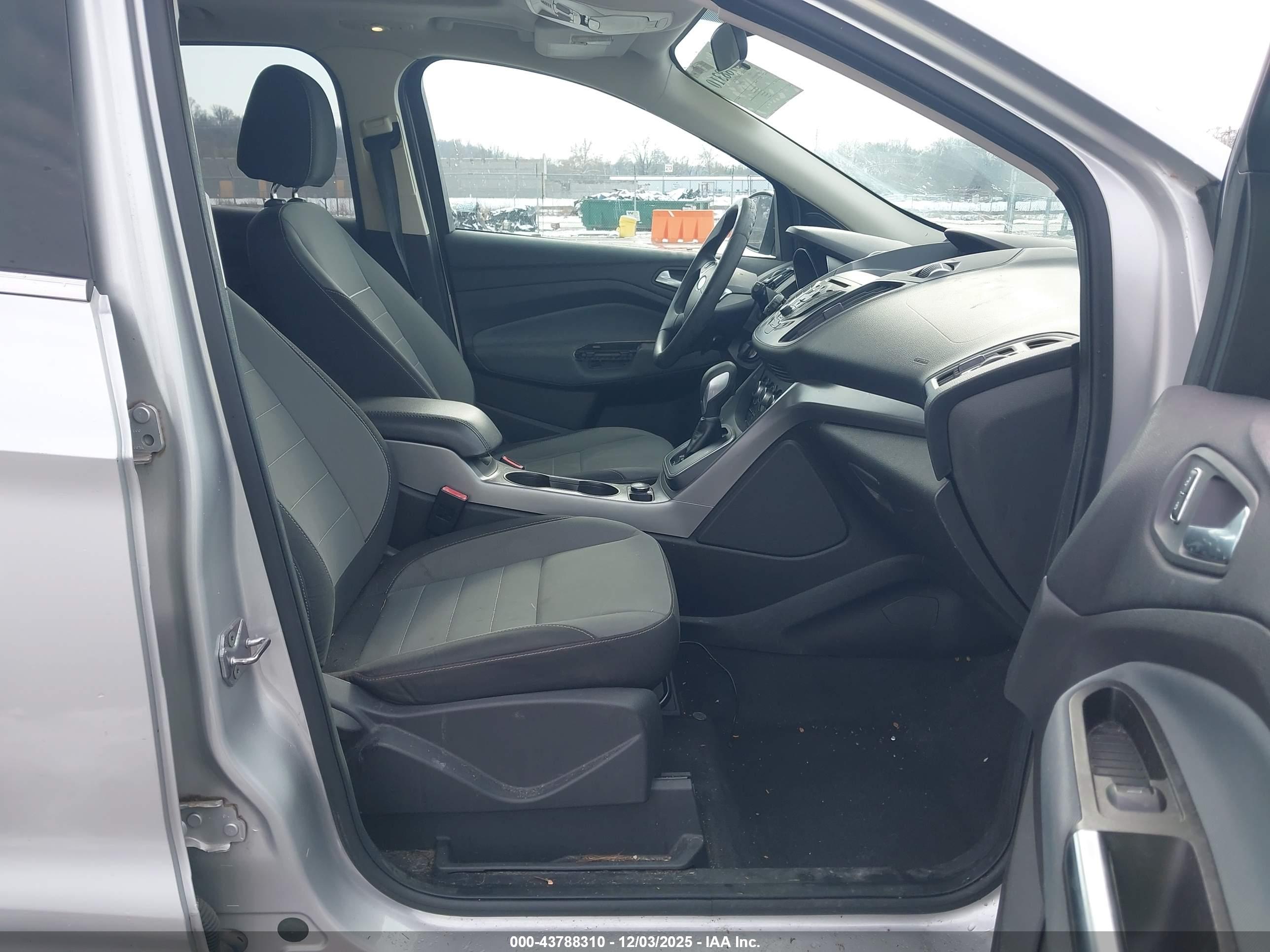 FORD ESCAPE image 5