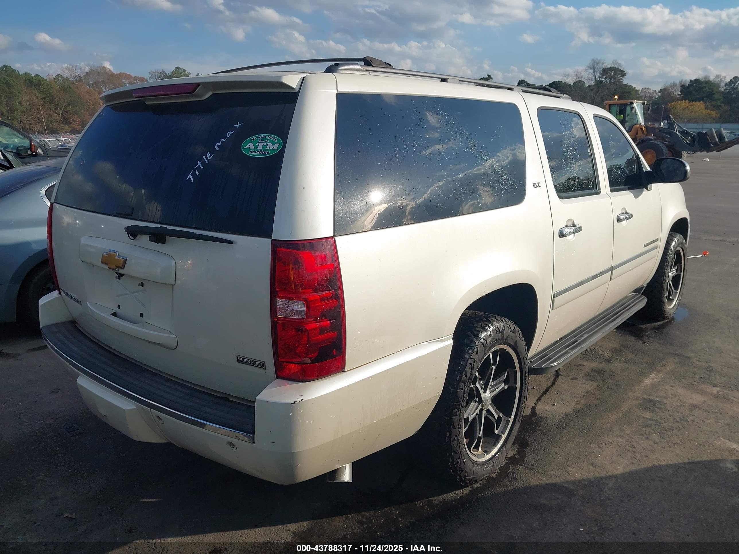 CHEVROLET SUBURBAN image 4