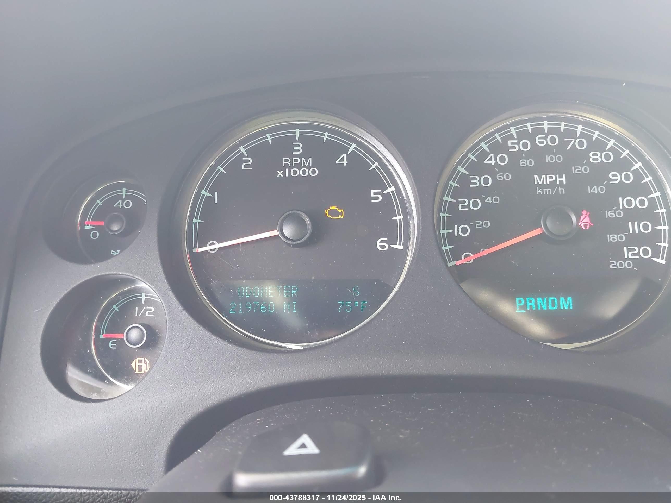 CHEVROLET SUBURBAN image 7