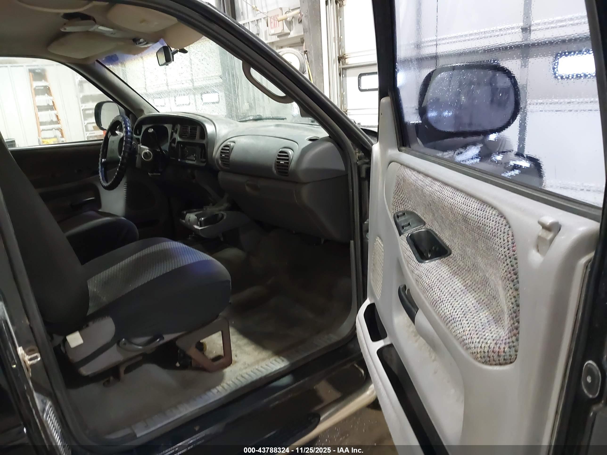 DODGE RAM image 5