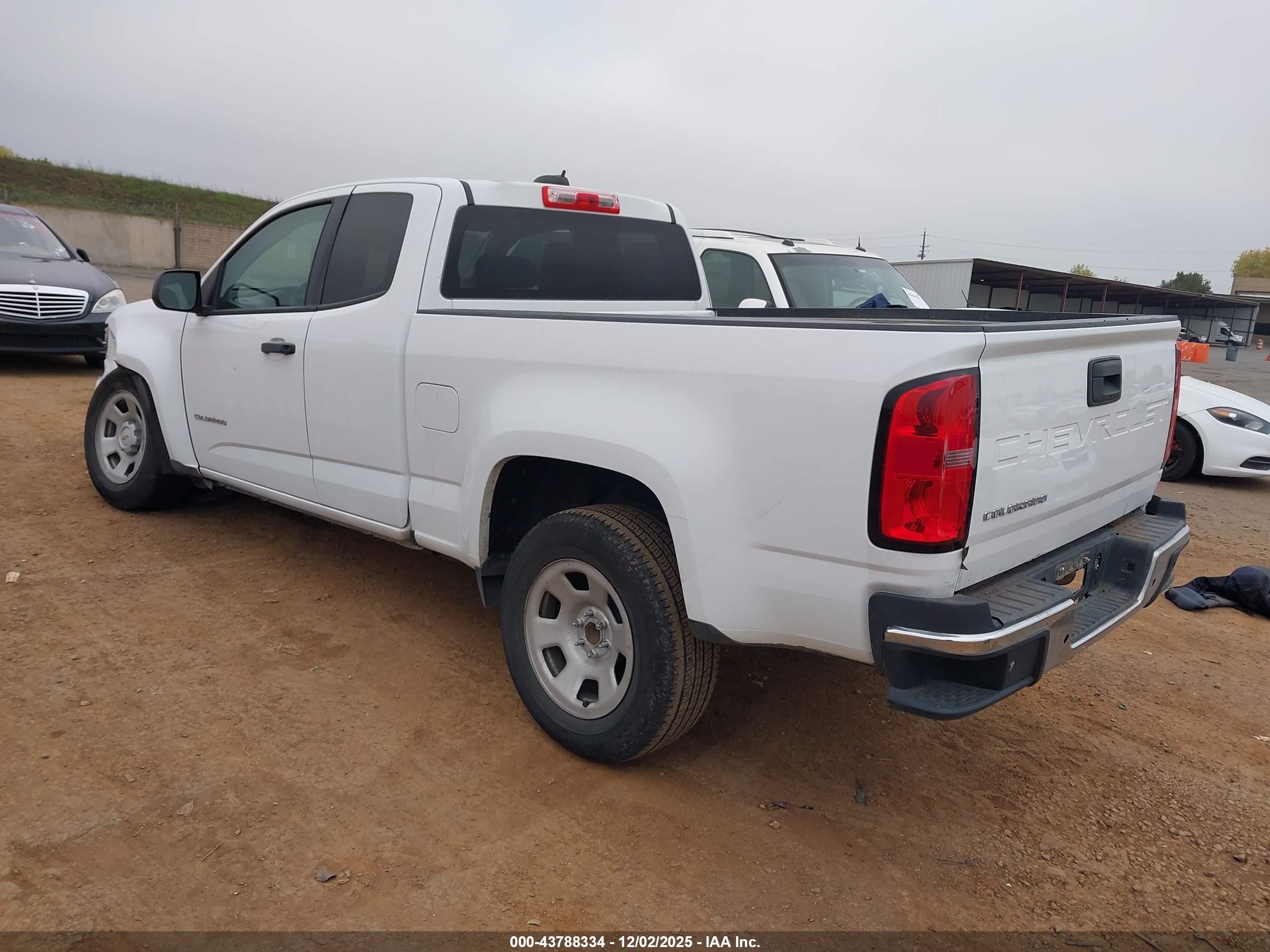 CHEVROLET COLORADO image 3