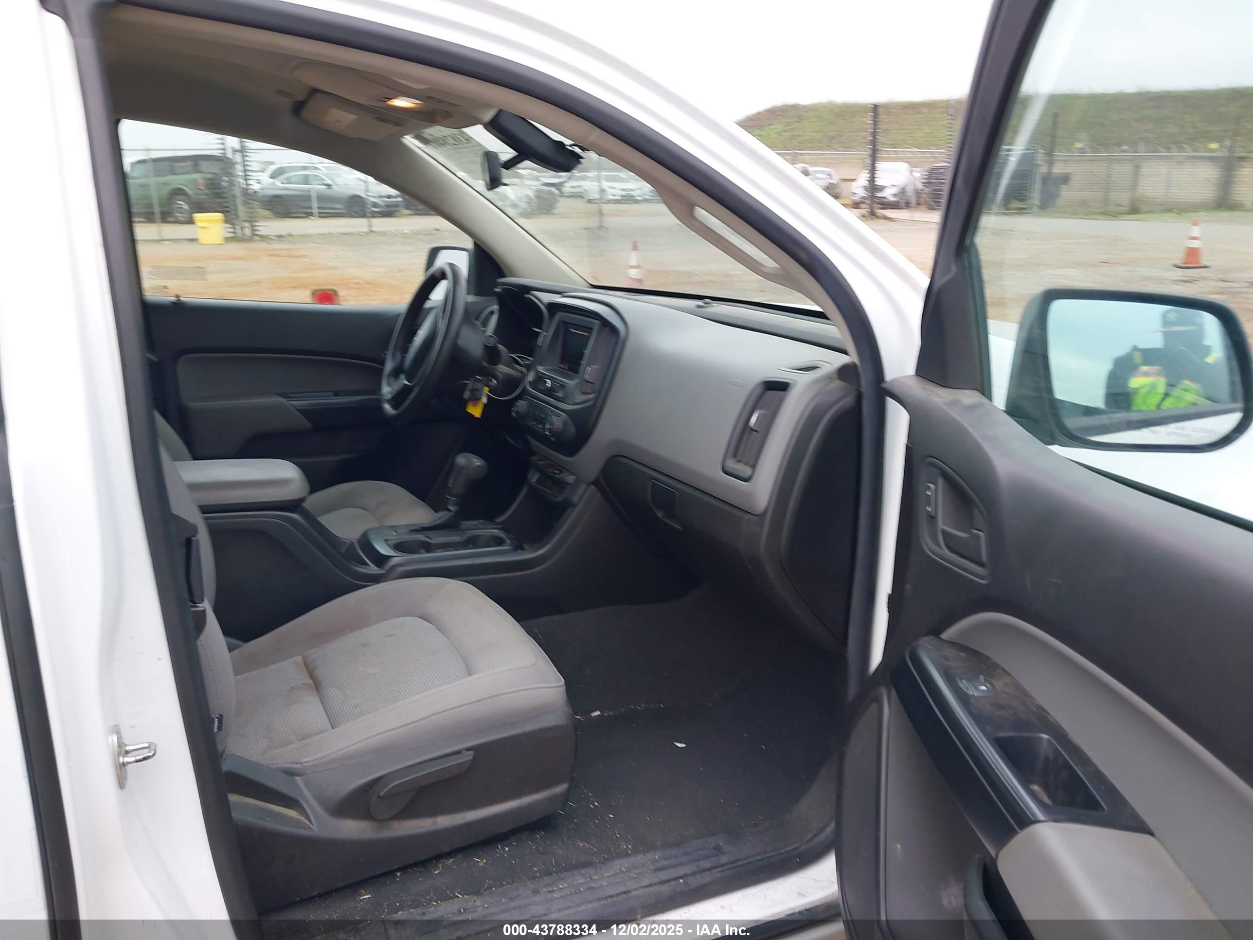 CHEVROLET COLORADO image 5