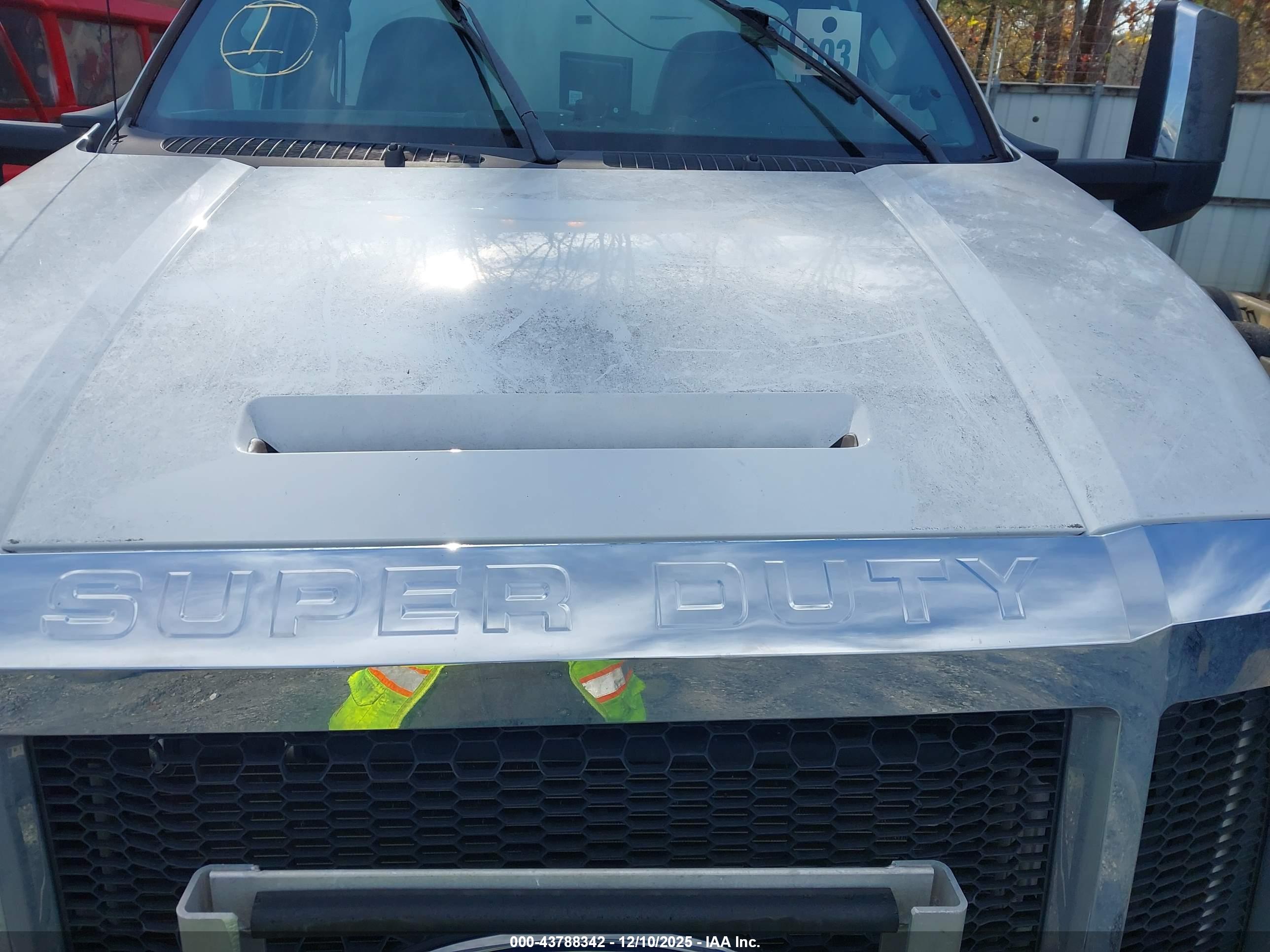 FORD F-650 image 10