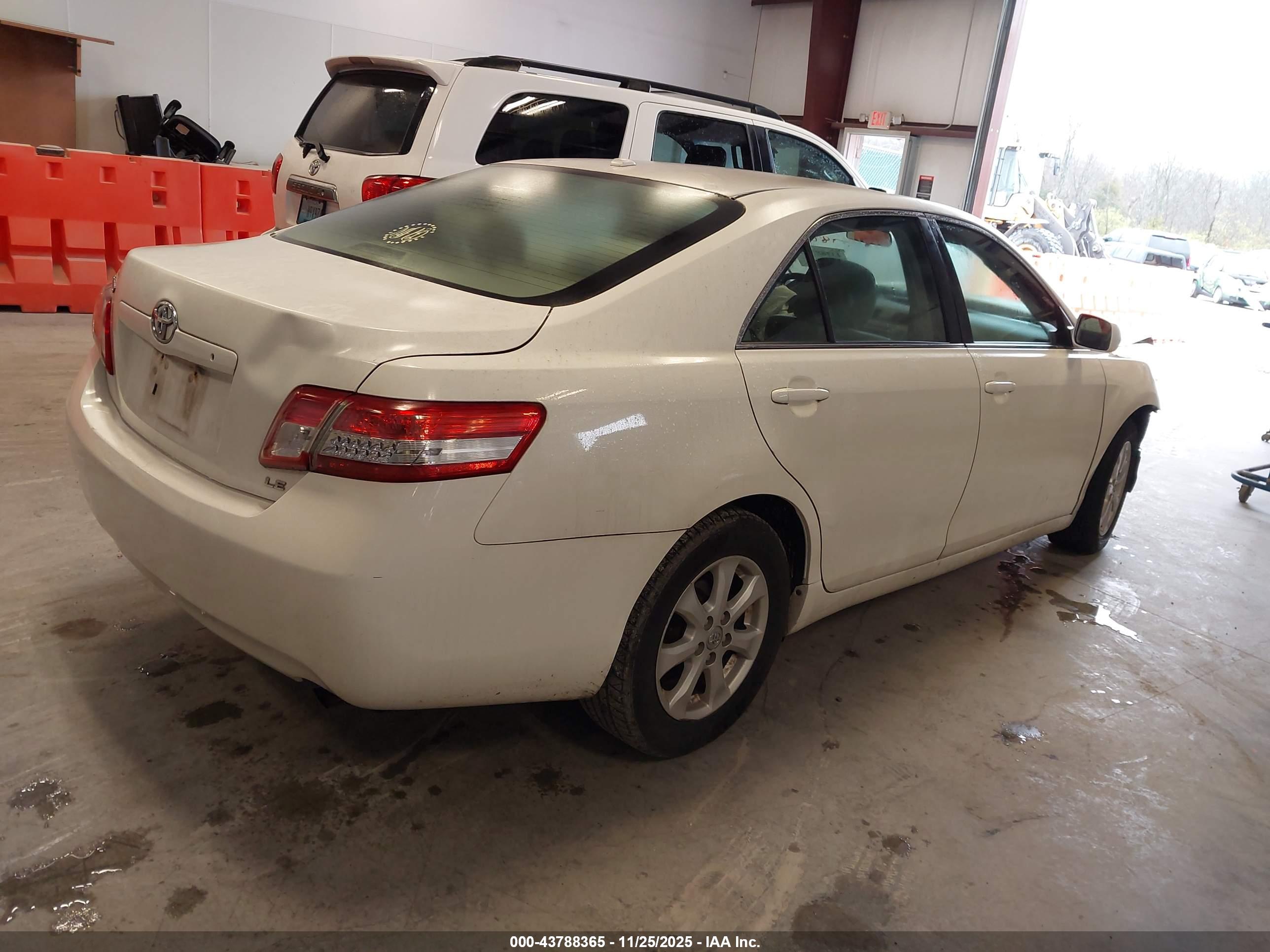 TOYOTA CAMRY image 4