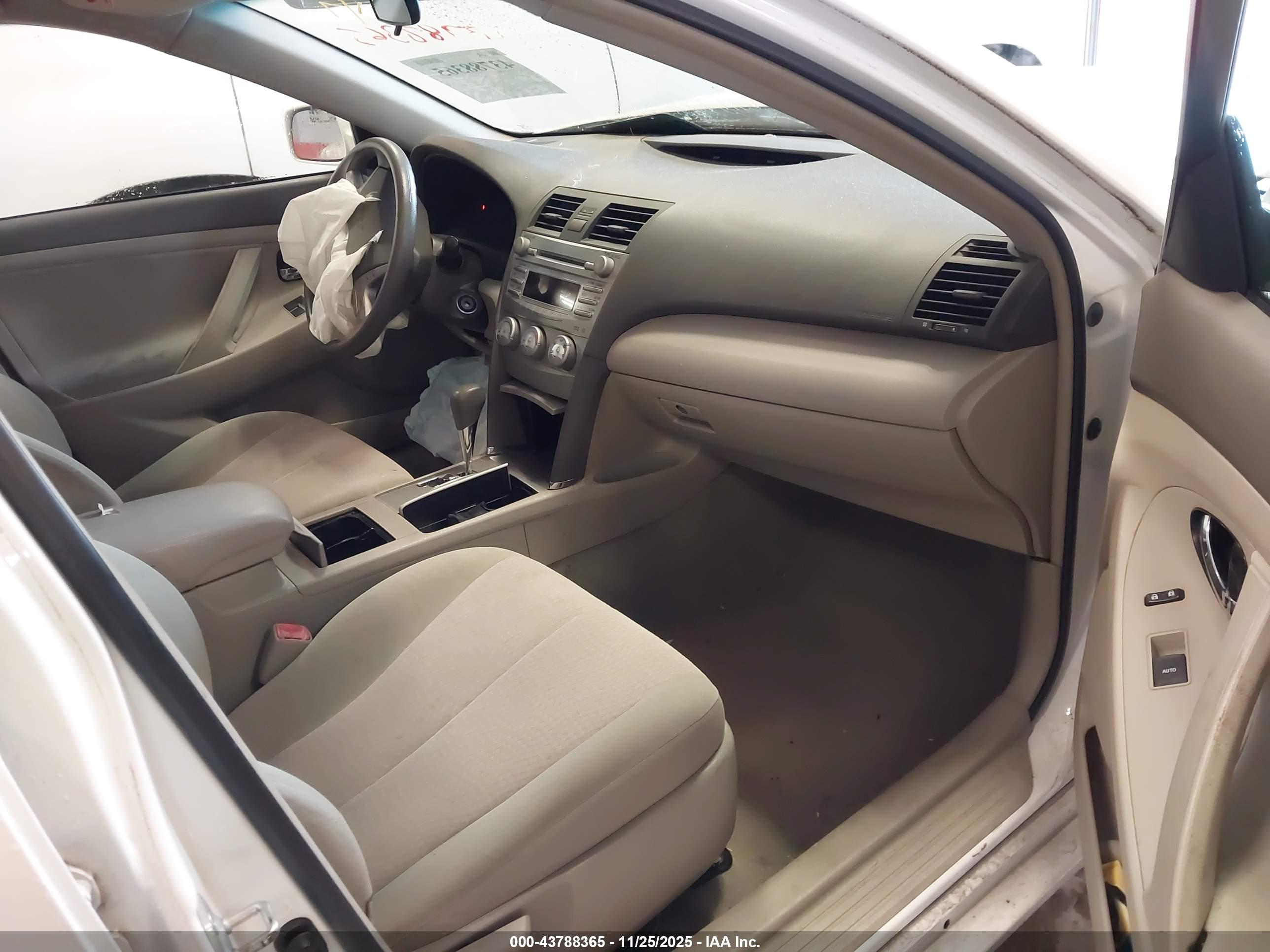 TOYOTA CAMRY image 5