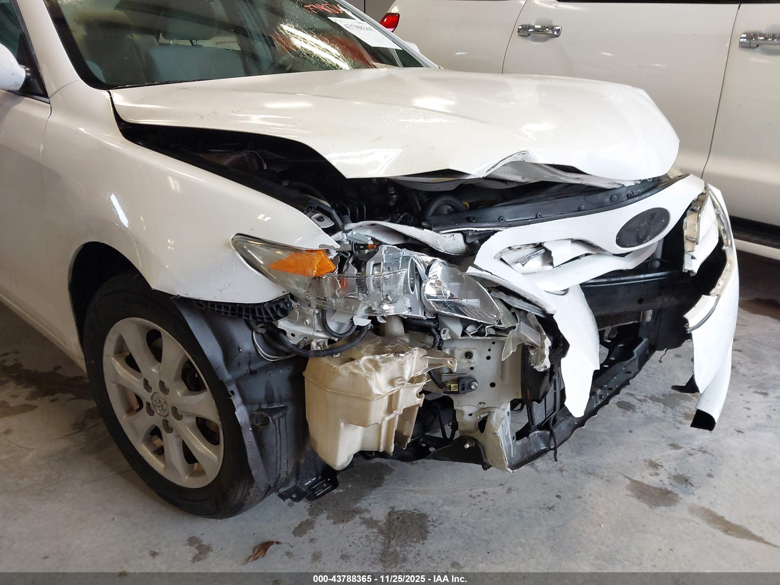 TOYOTA CAMRY image 6