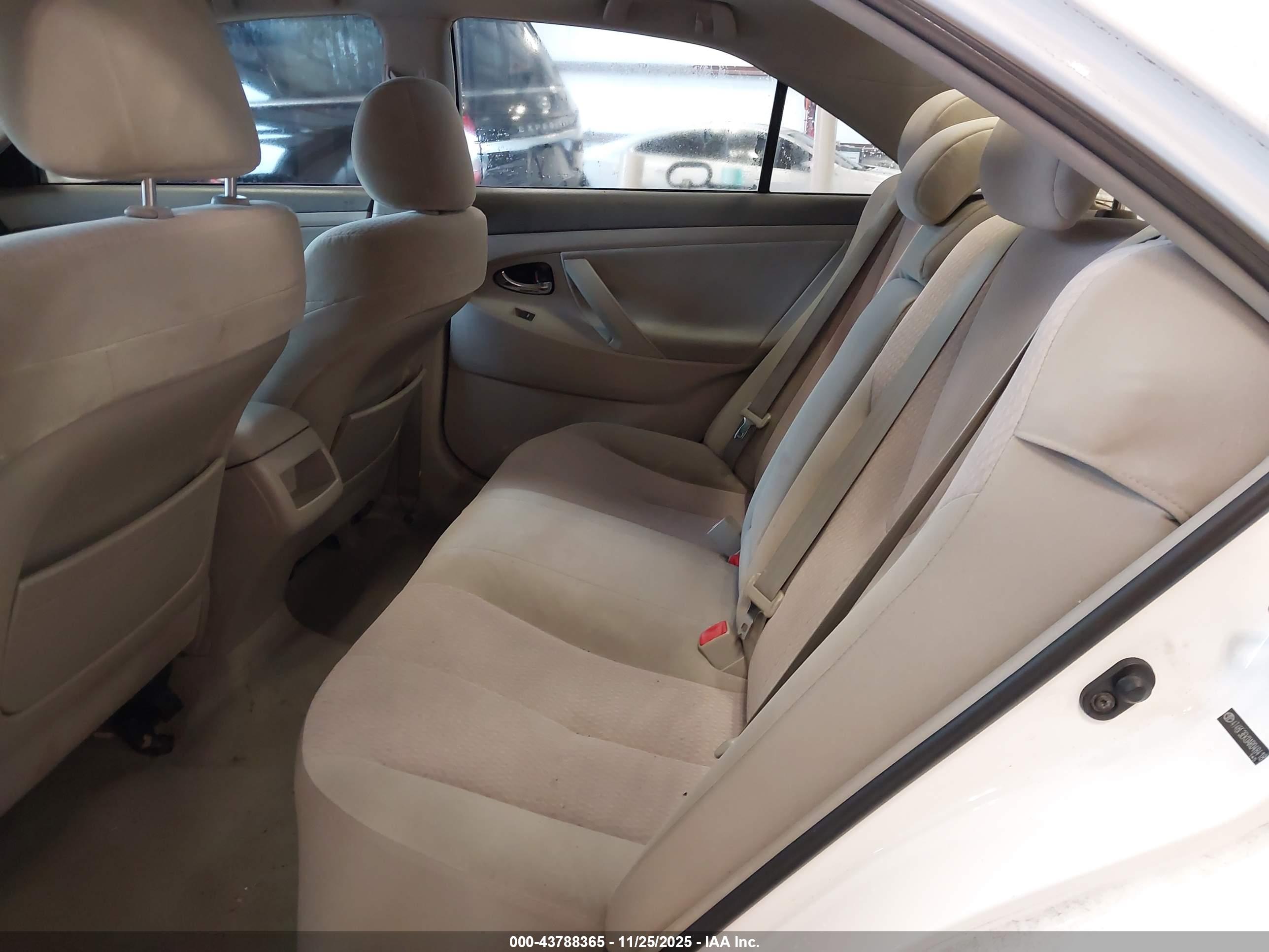 TOYOTA CAMRY image 8