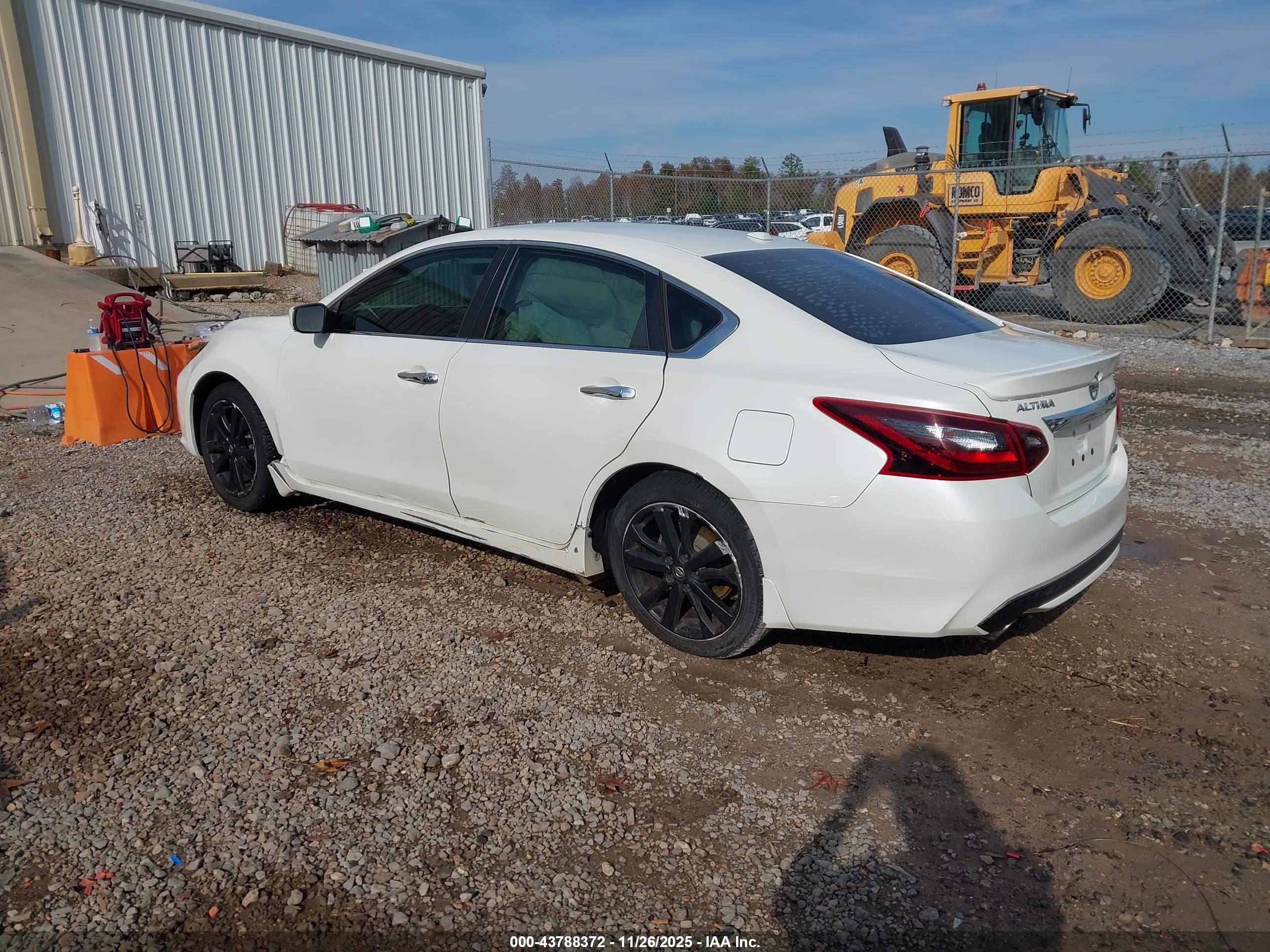 NISSAN ALTIMA image 3