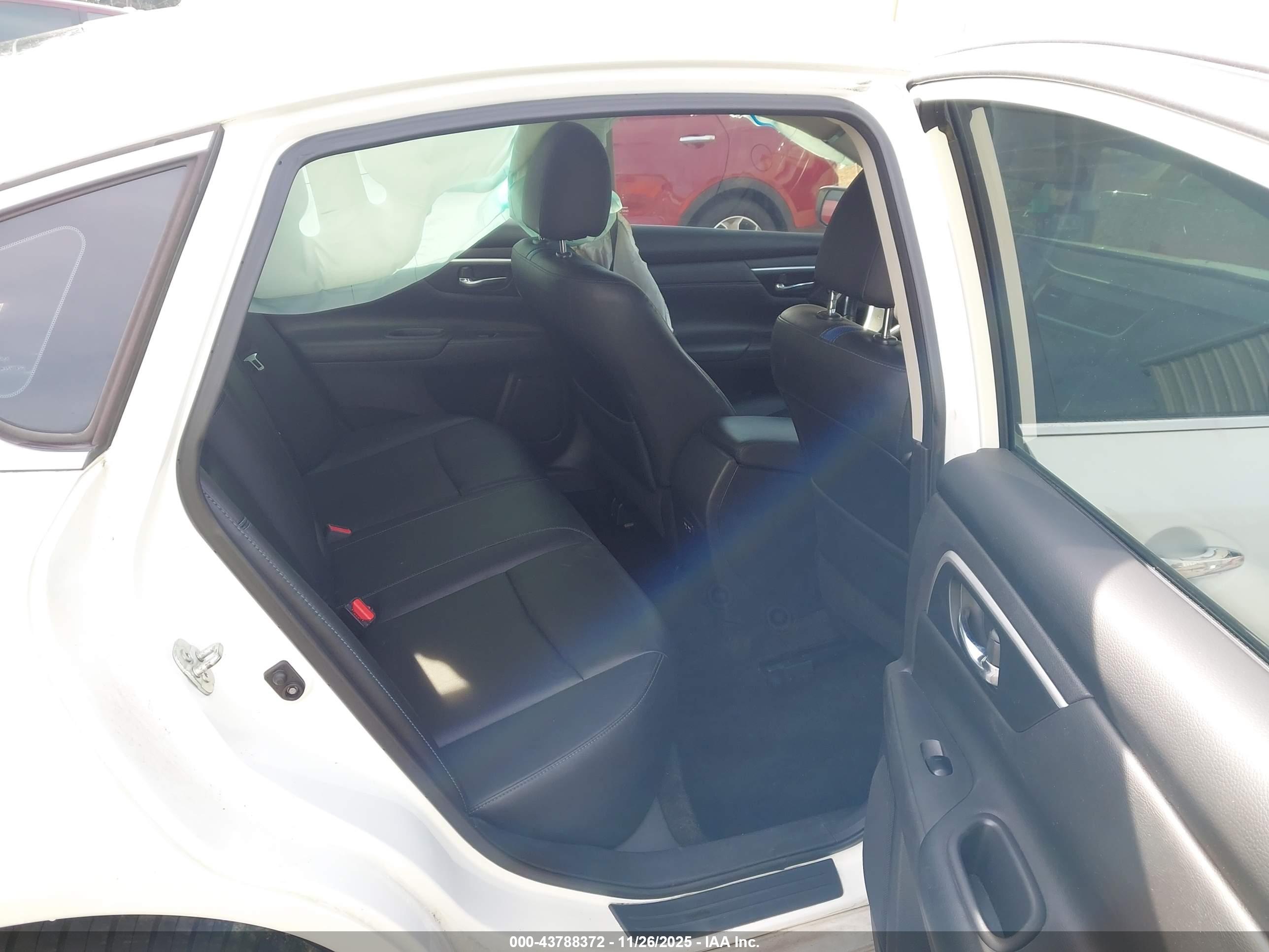 NISSAN ALTIMA image 8