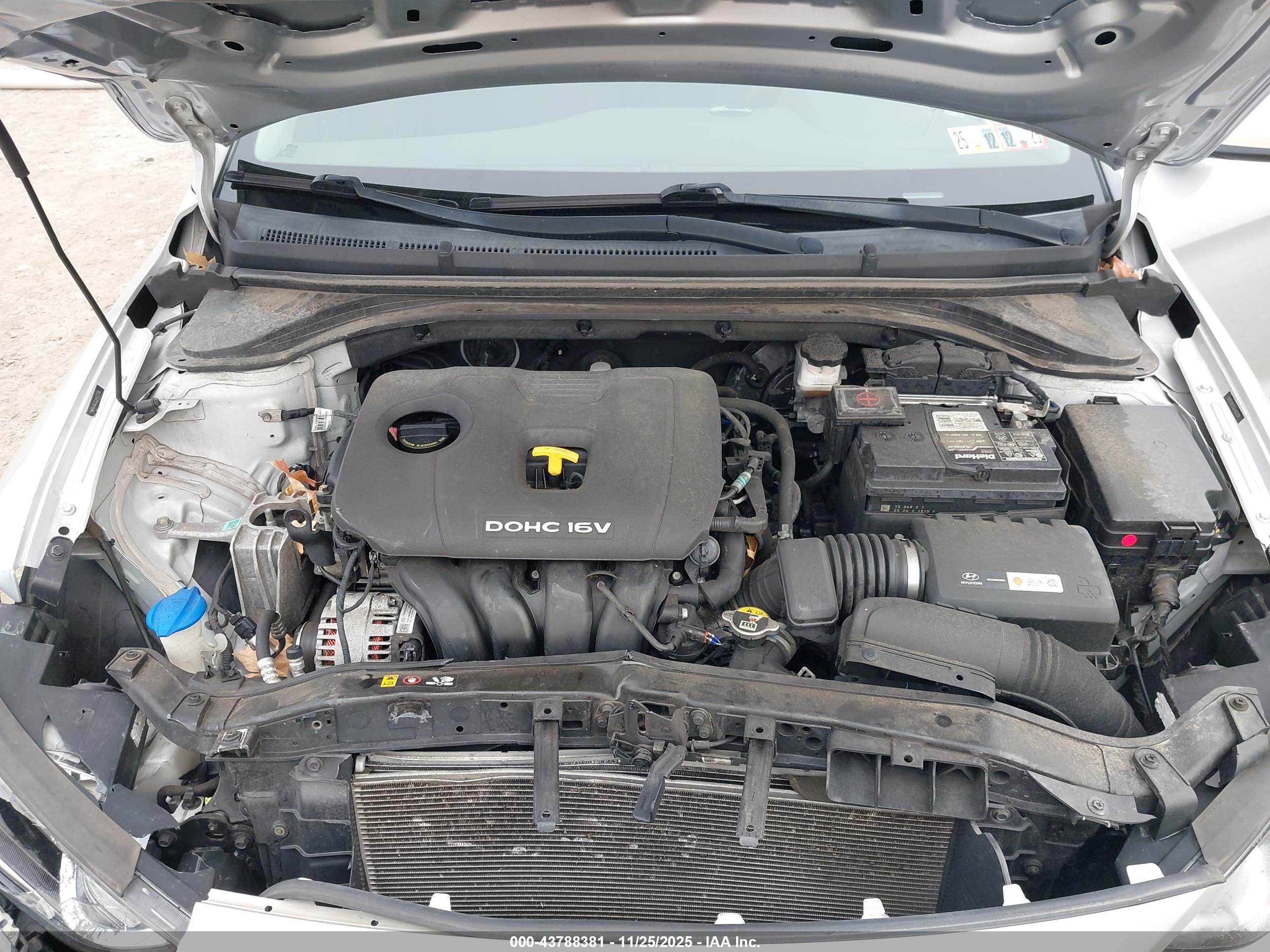 HYUNDAI ELANTRA image 10